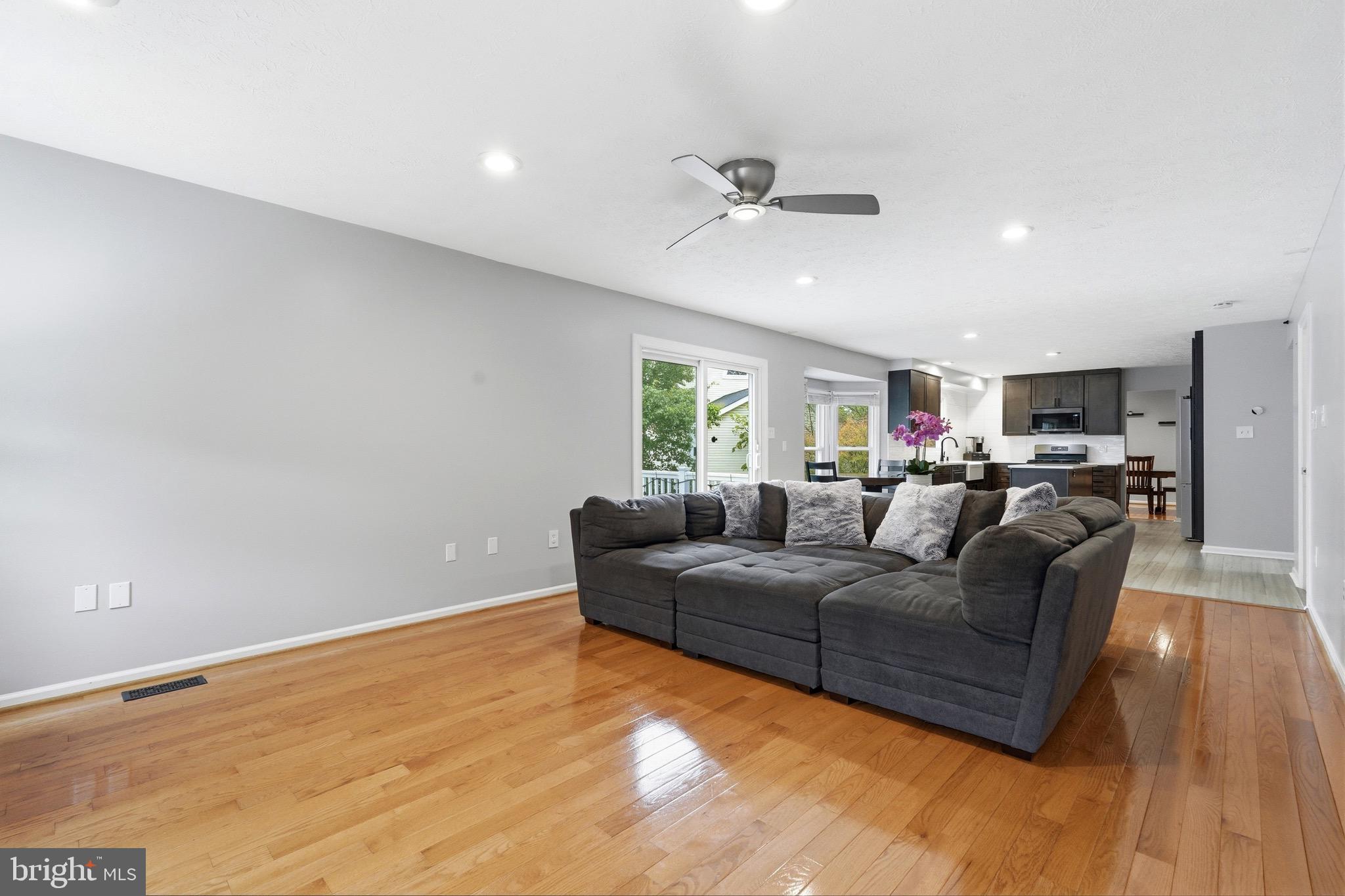 SENECA CHASE - Residential