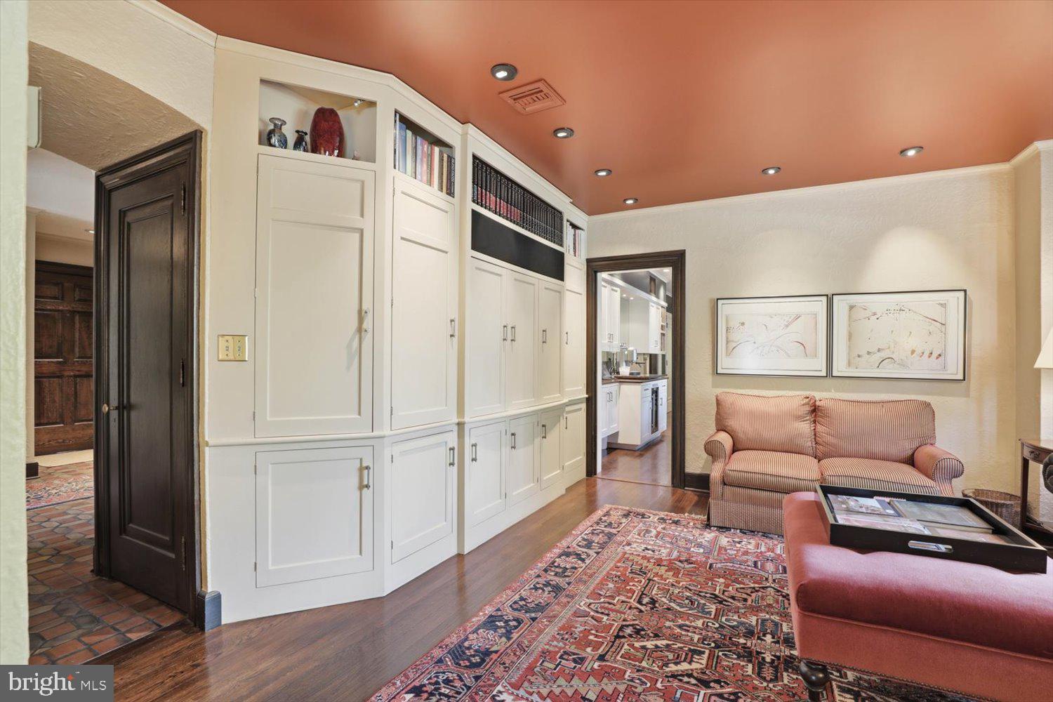 SCHOOL LANE HILLS - Residential