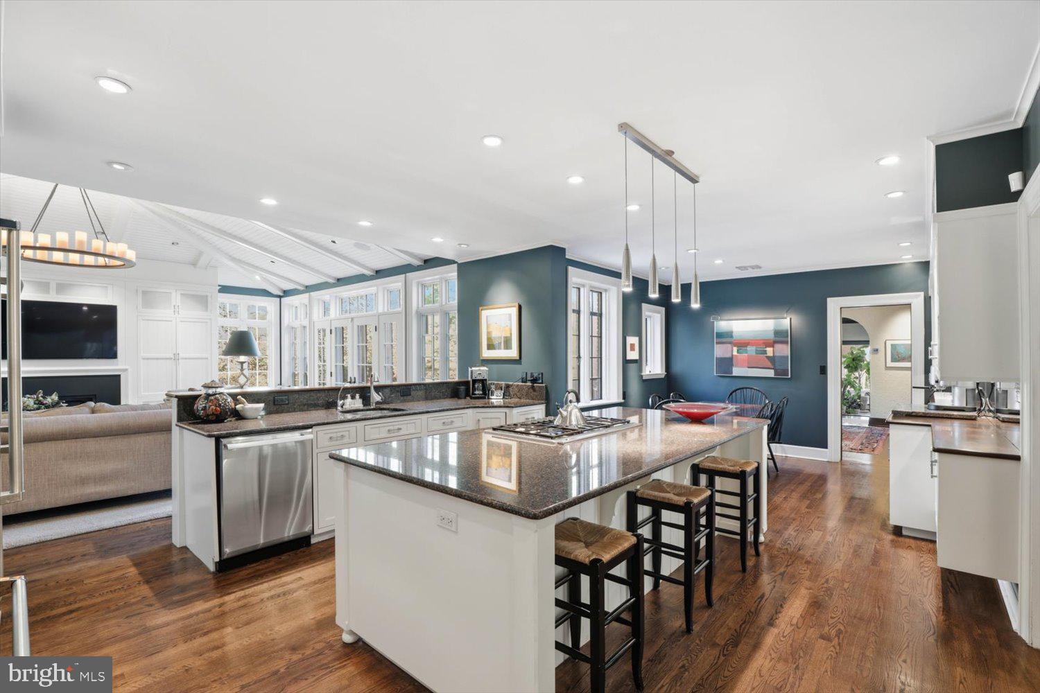 SCHOOL LANE HILLS - Residential