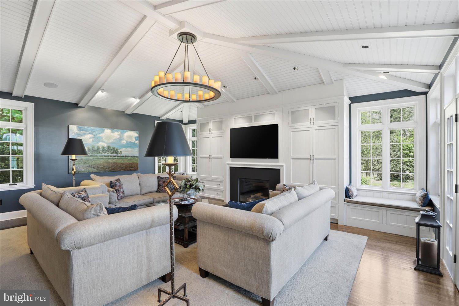 SCHOOL LANE HILLS - Residential