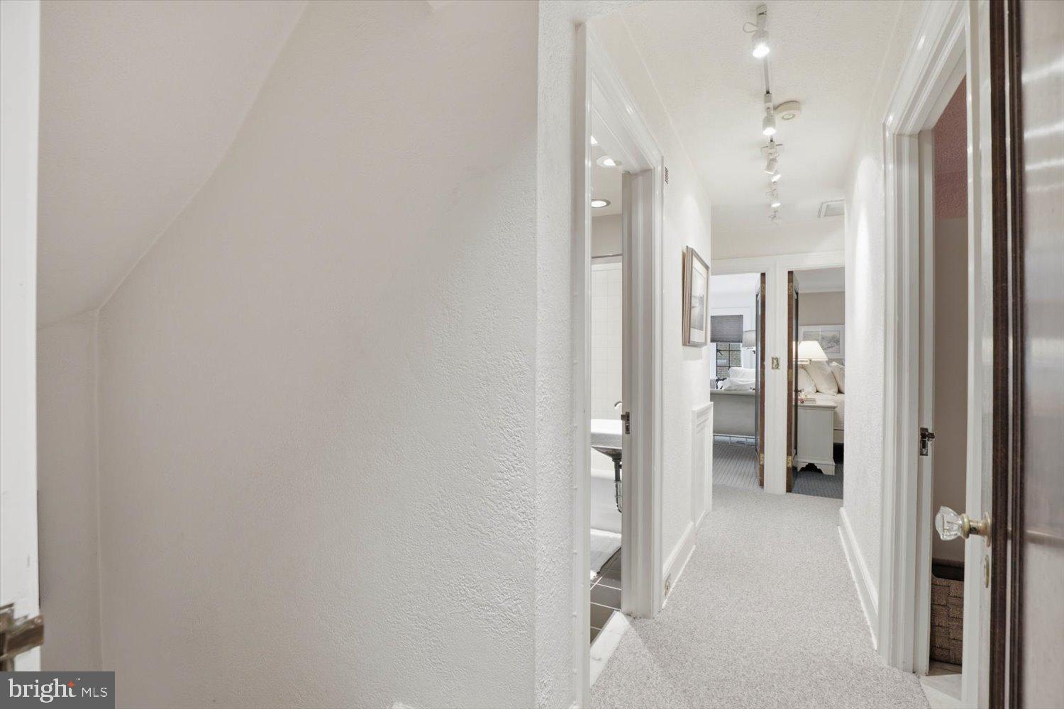 SCHOOL LANE HILLS - Residential