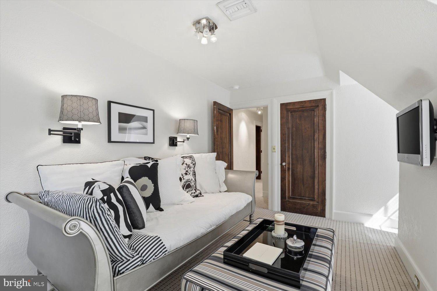 SCHOOL LANE HILLS - Residential