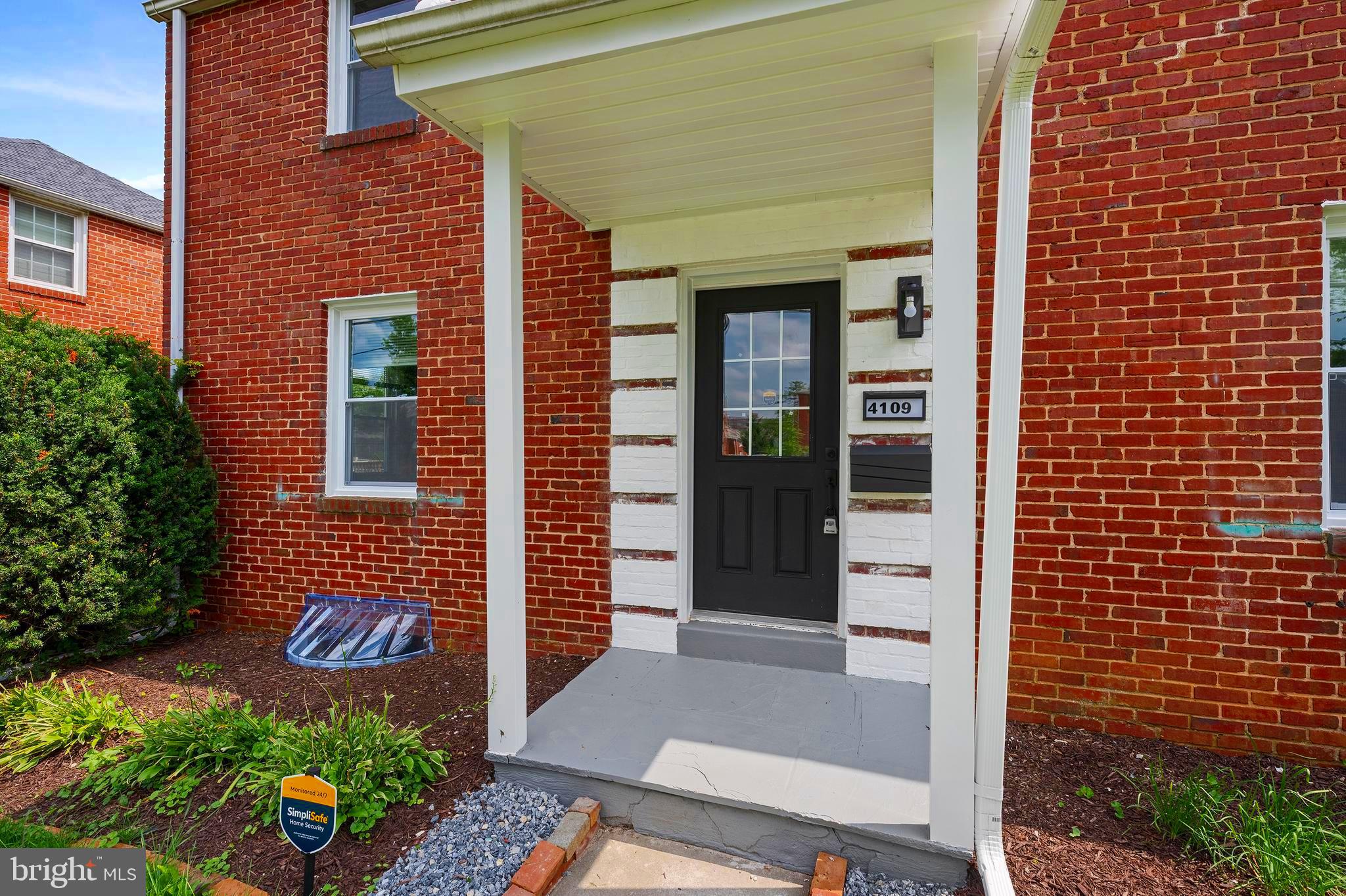 COLONIAL VILLAGE - Residential
