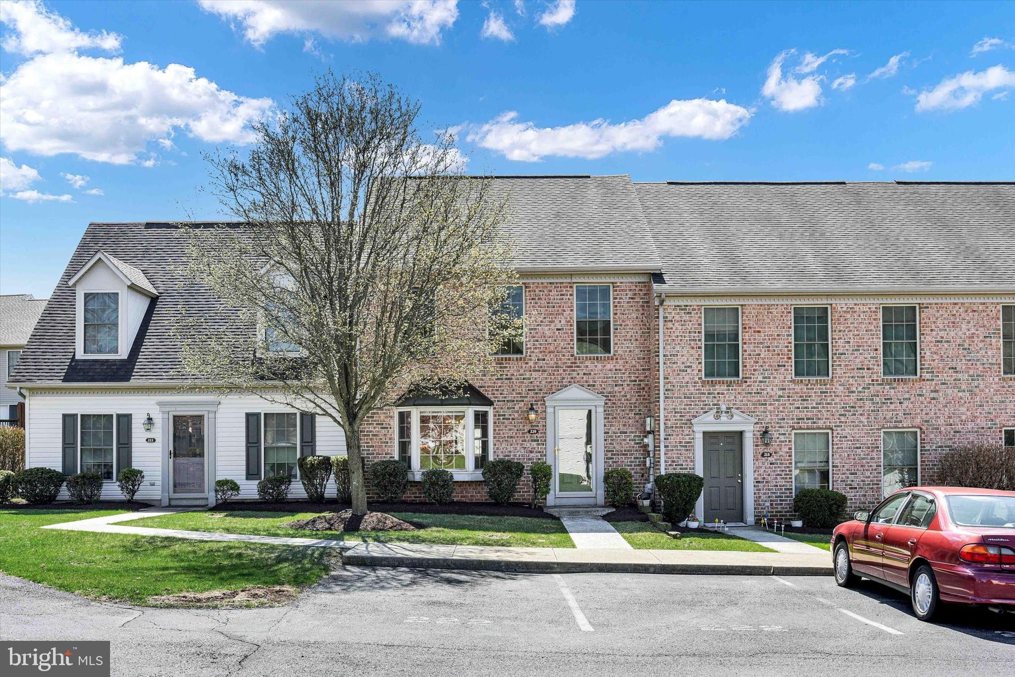 Welcome to this charming condo in Saddle Ridge at Waverly, located within Susquehanna Township School District. This lovely 2-bedroom, 2.5-bathroom home offers comfortable living with convenient access to shopping, dining, and more. Enjoy the benefits of central air and a heat pump for year-round comfort, plus off-street parking for added convenience. Additional storage is available with a handy shed, and the fantastic community adds to the appeal. Don’t miss out on this wonderful opportunity!