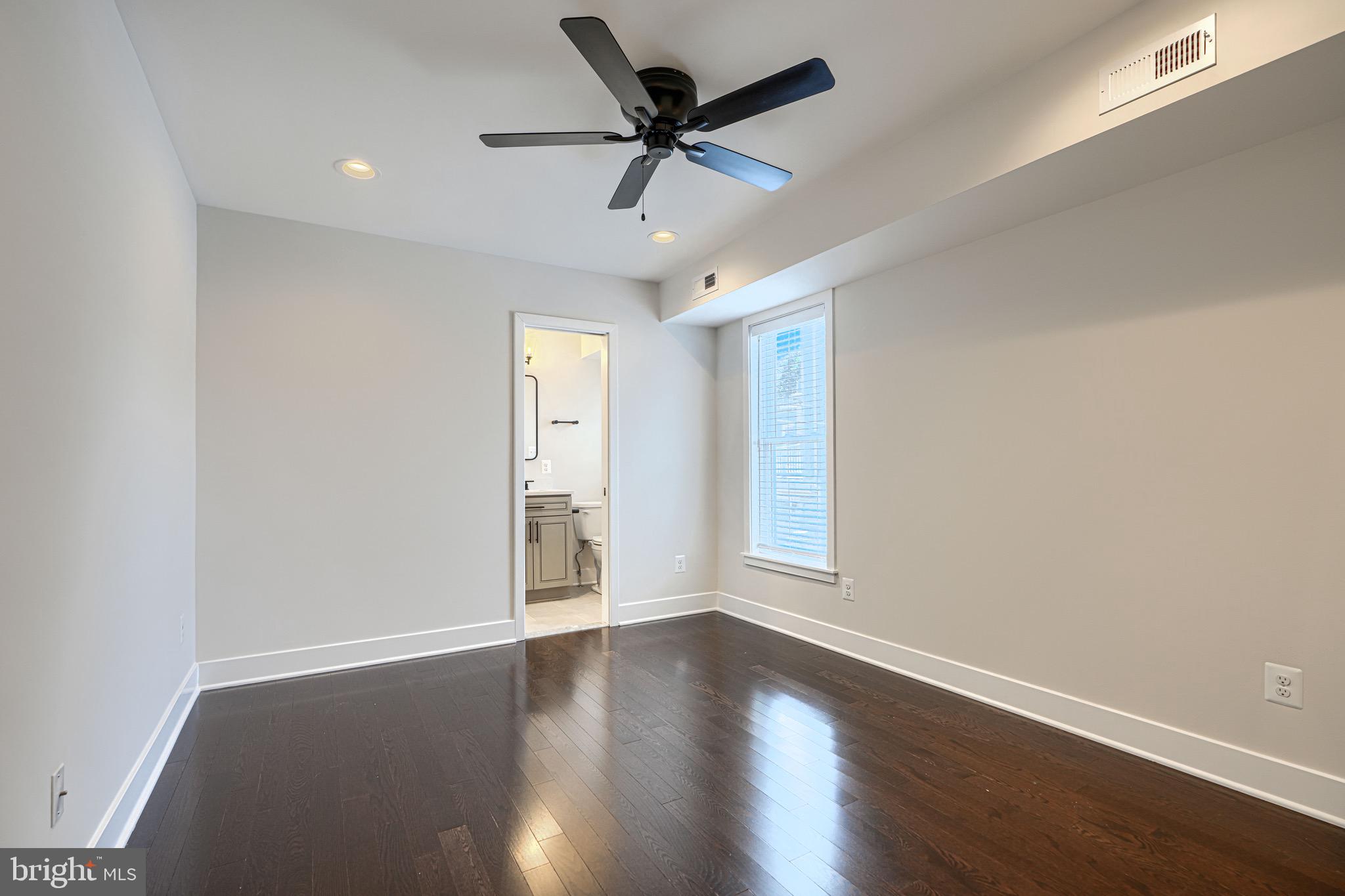 LOCUST POINT - Residential