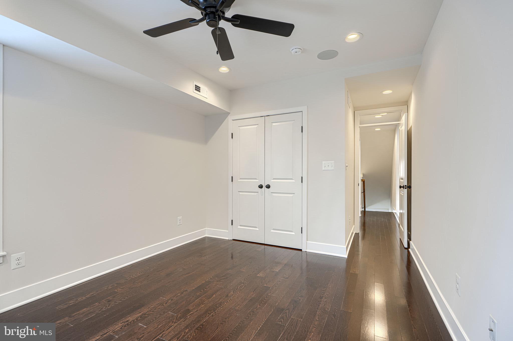 LOCUST POINT - Residential