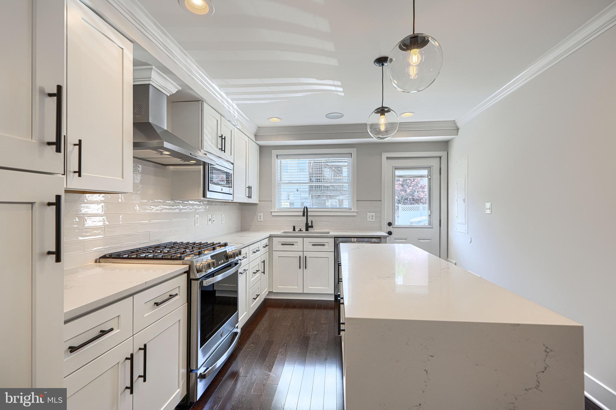 LOCUST POINT - Residential