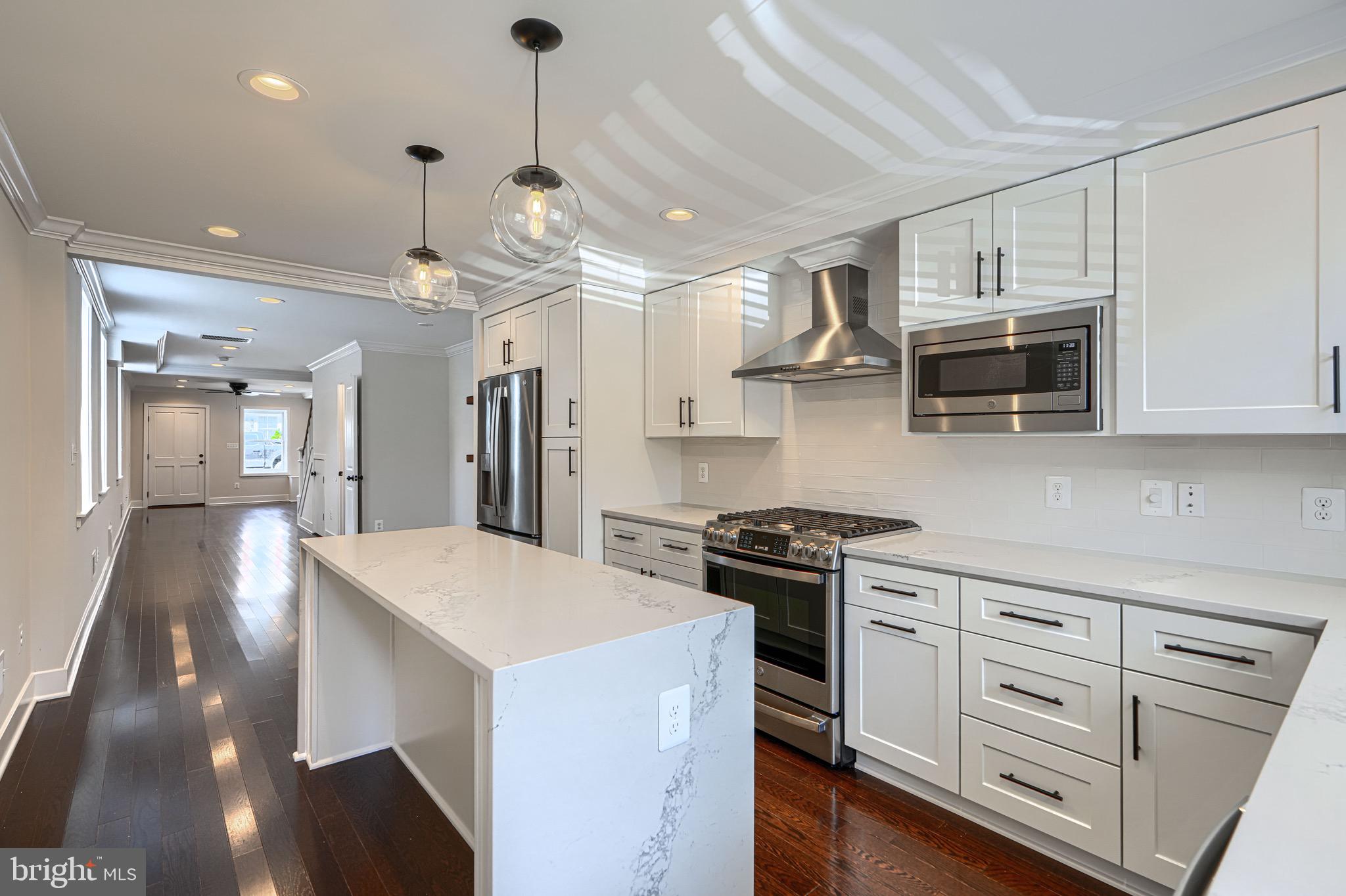 LOCUST POINT - Residential