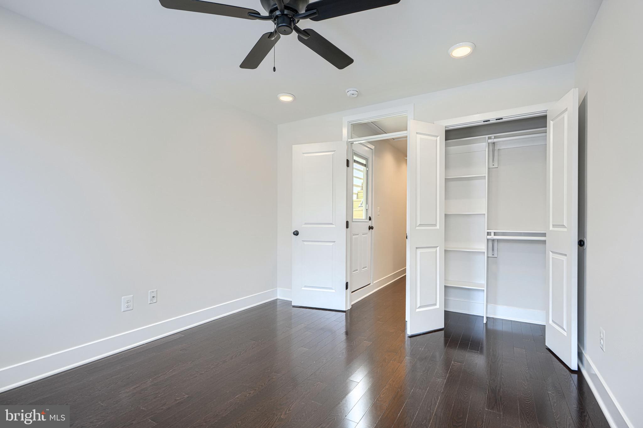 LOCUST POINT - Residential