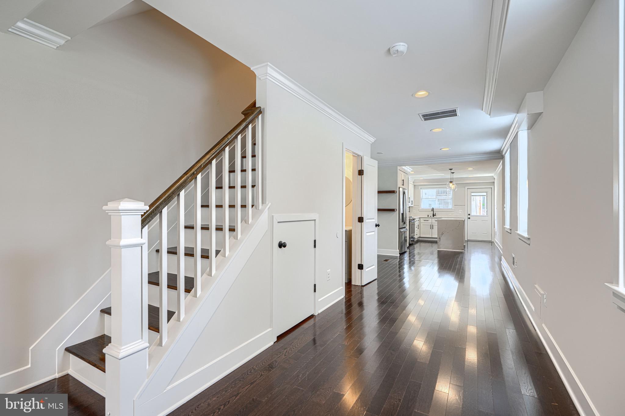 LOCUST POINT - Residential