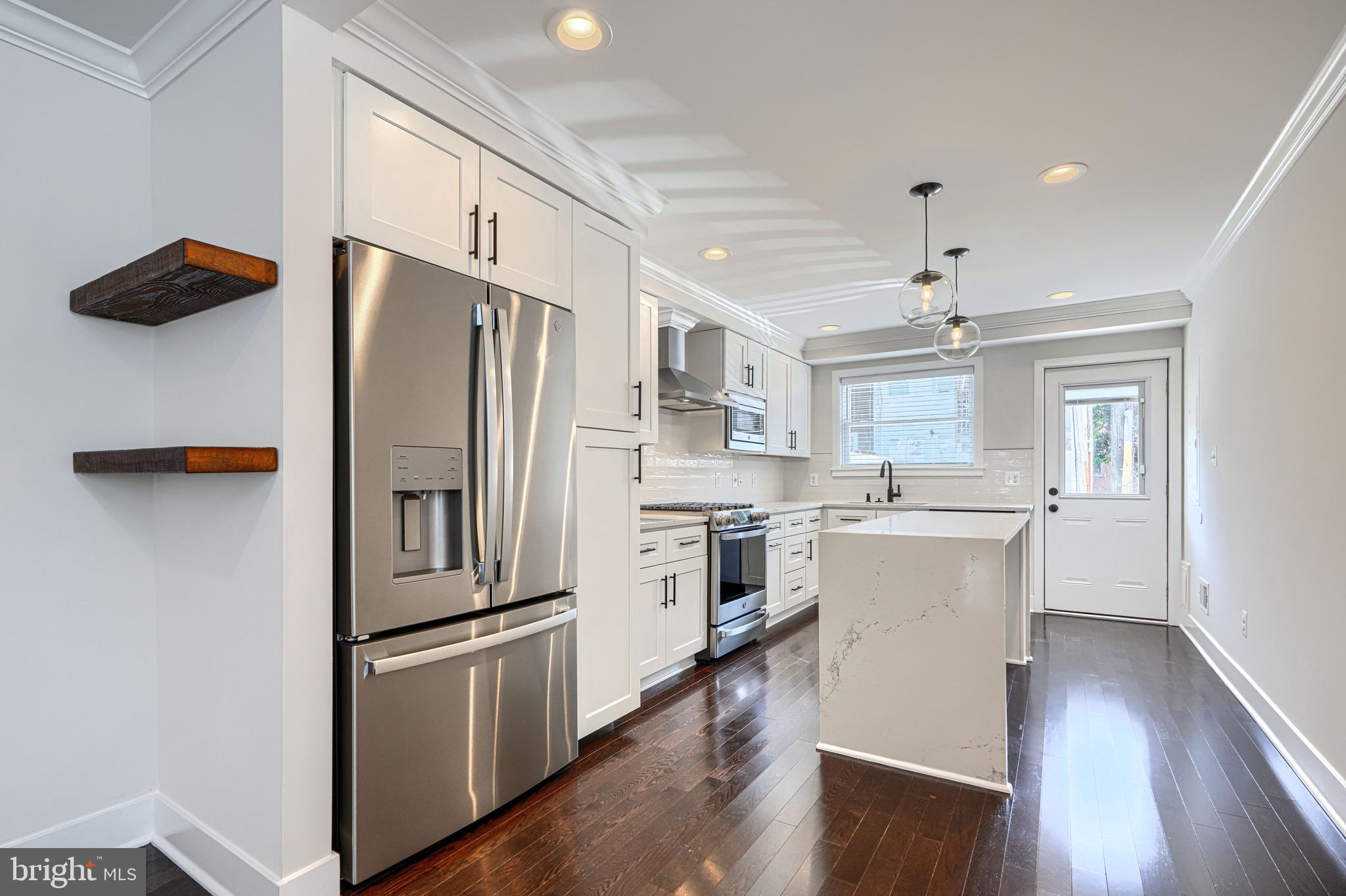LOCUST POINT - Residential