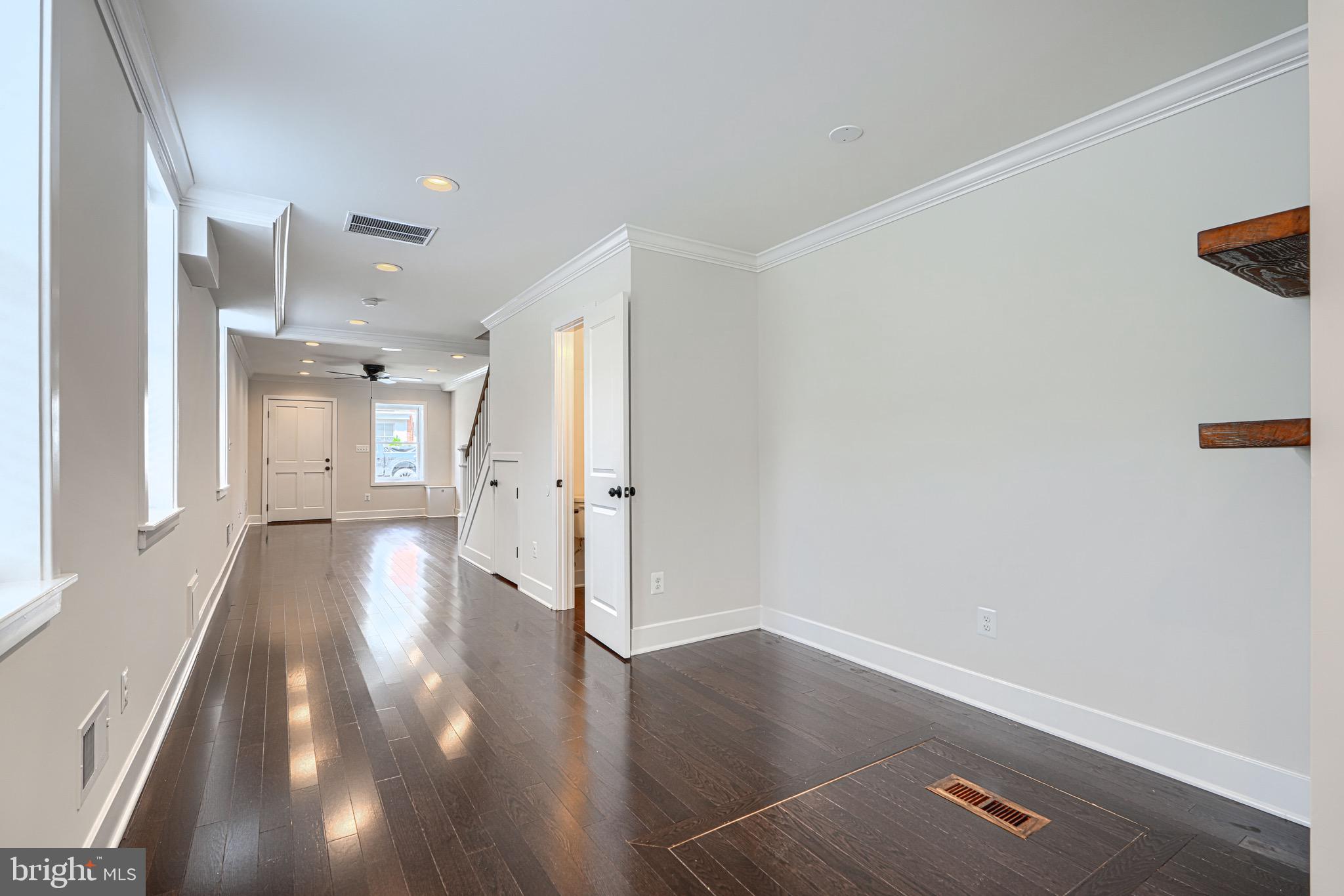LOCUST POINT - Residential