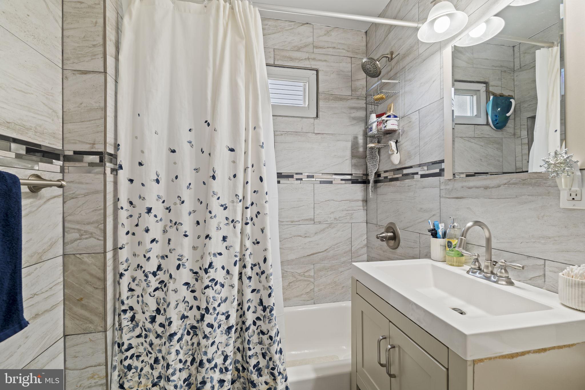 NEWPORTVILLE - Residential
