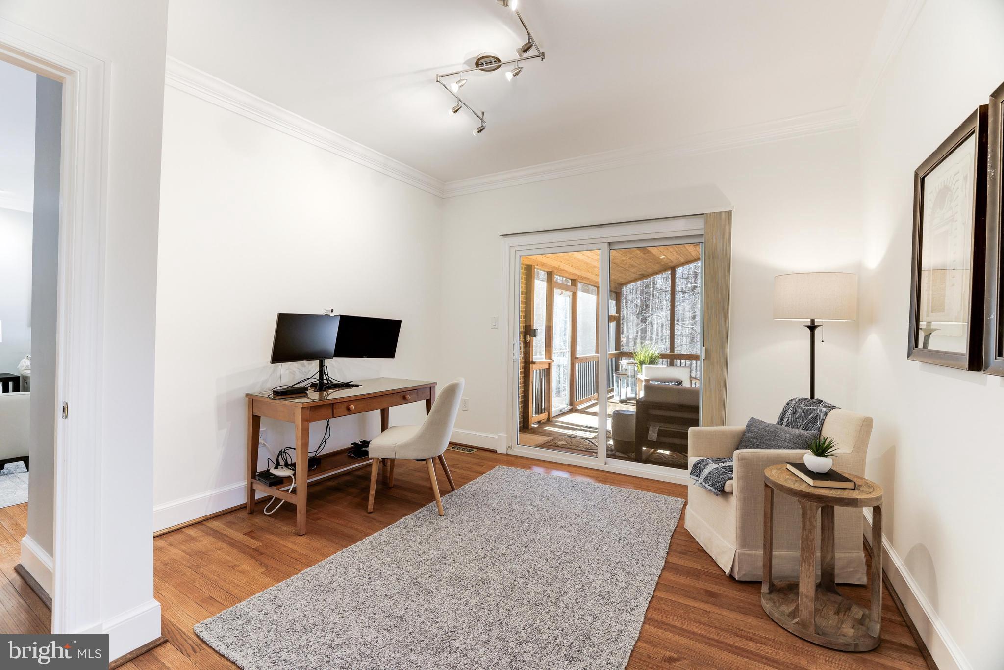 CHINQUAPIN MANOR - Residential