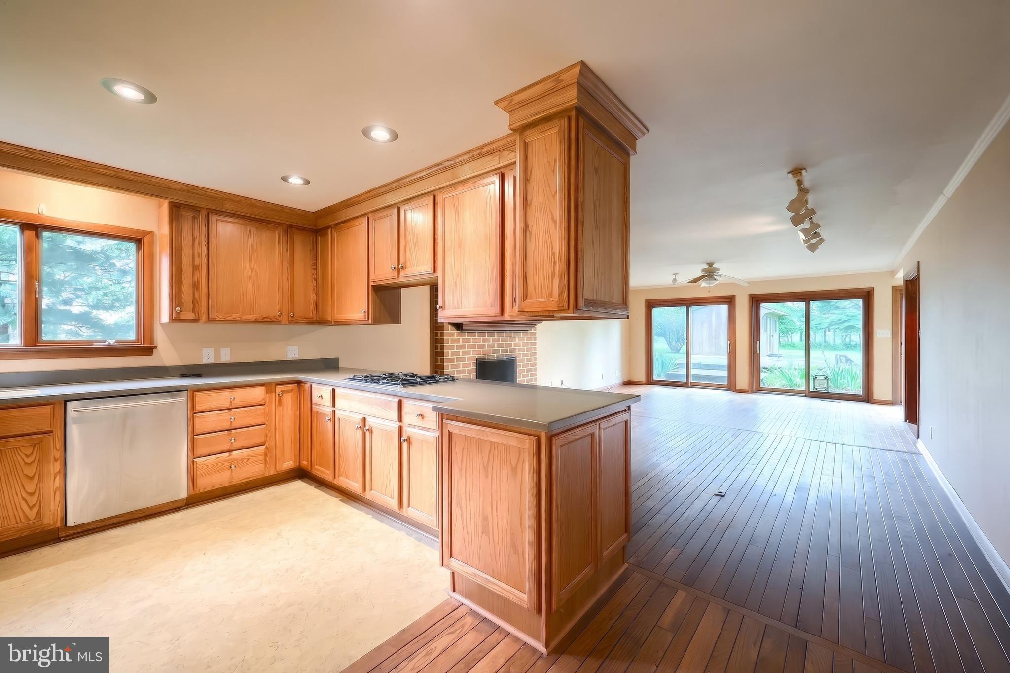 FOREST HILLS - Residential