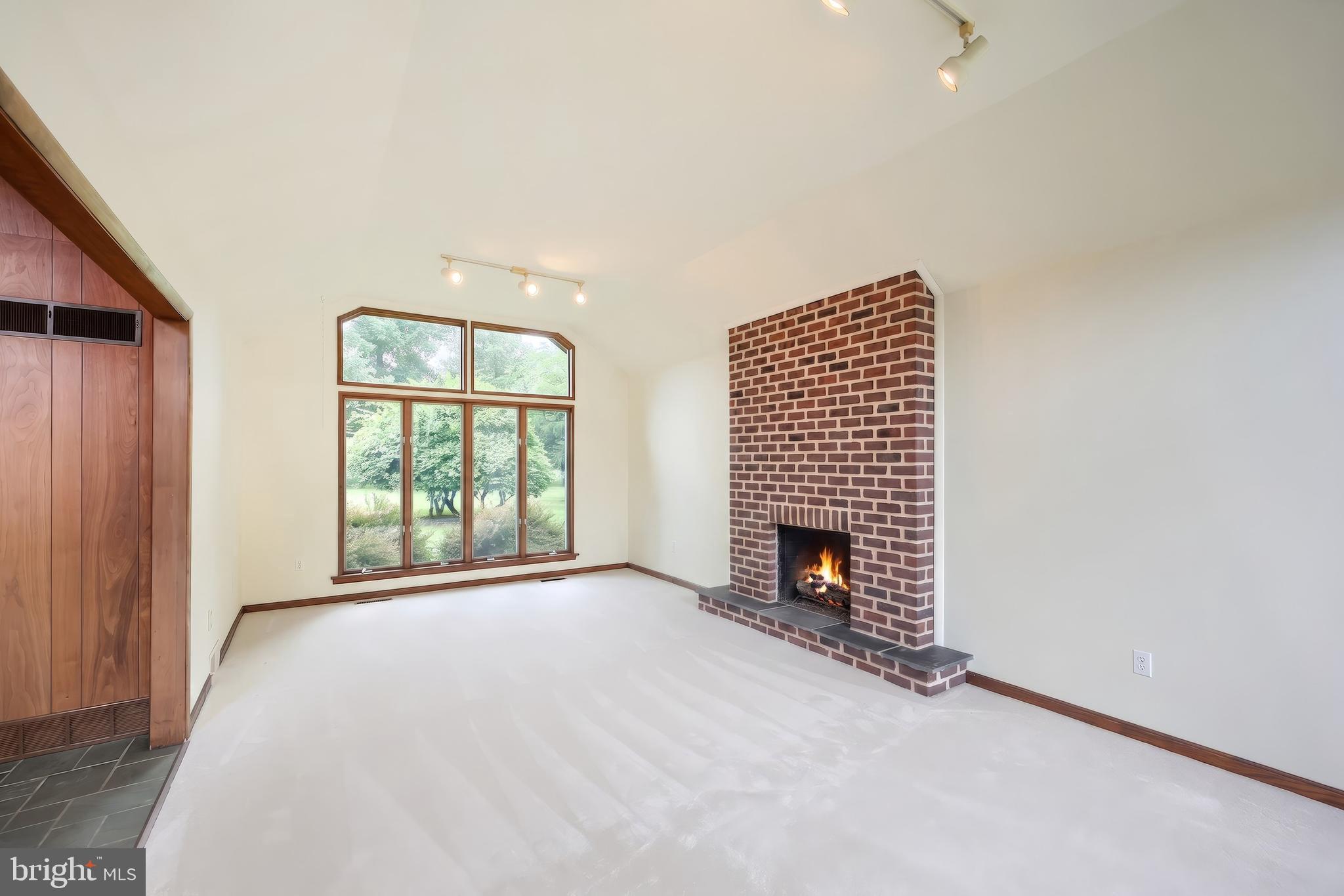 FOREST HILLS - Residential