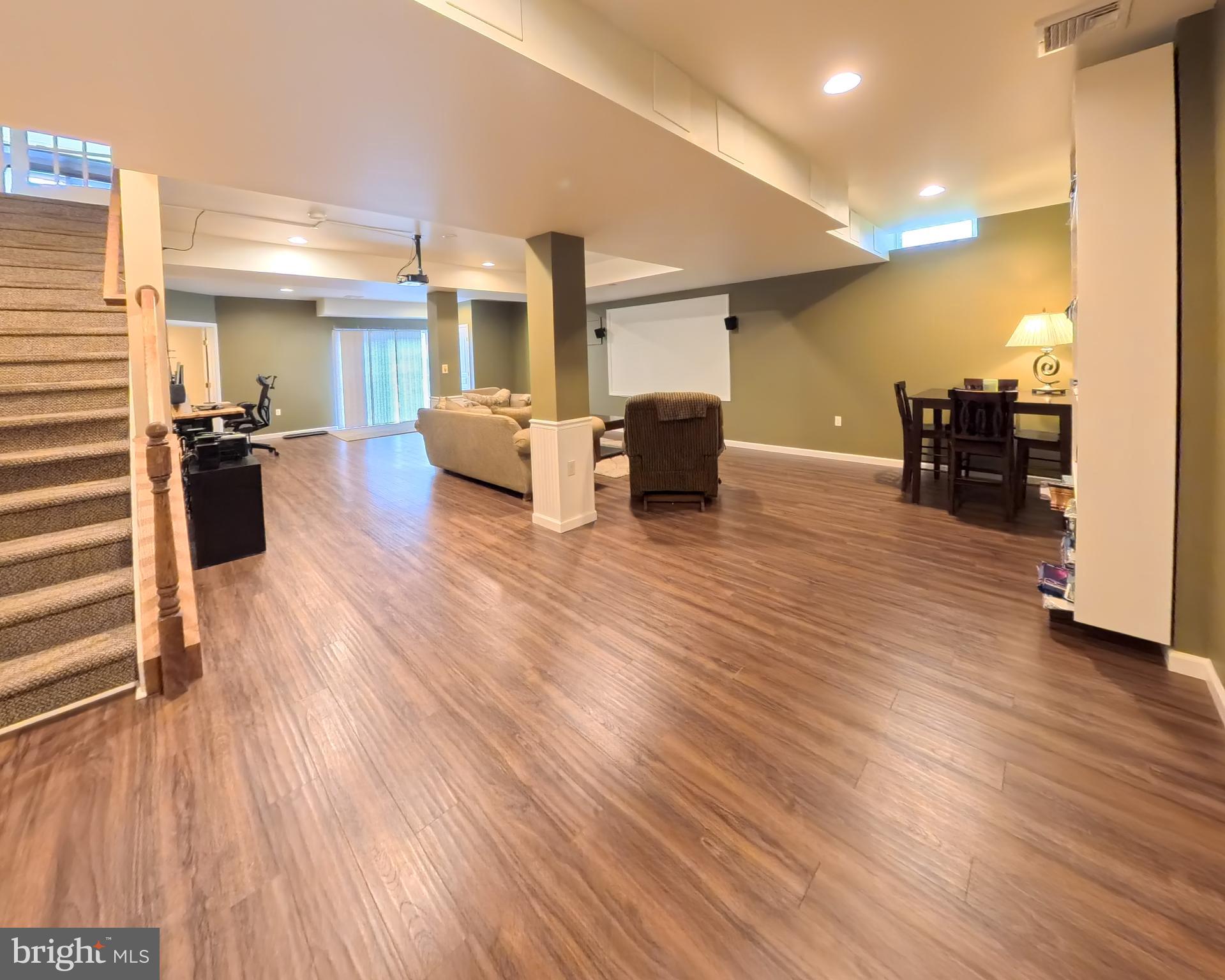 WINDSOR RIDGE - Residential