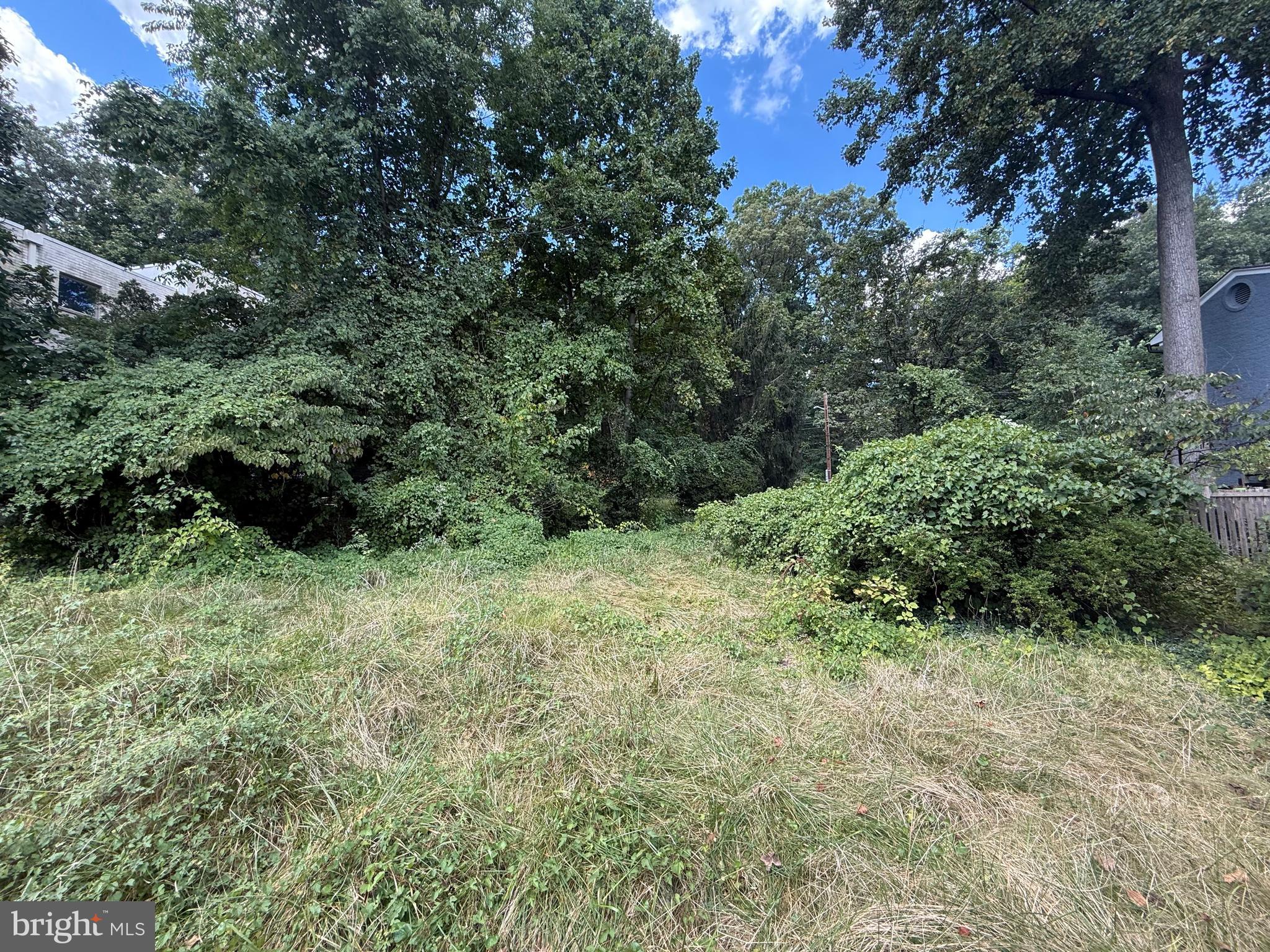 CRESTWOOD - Land