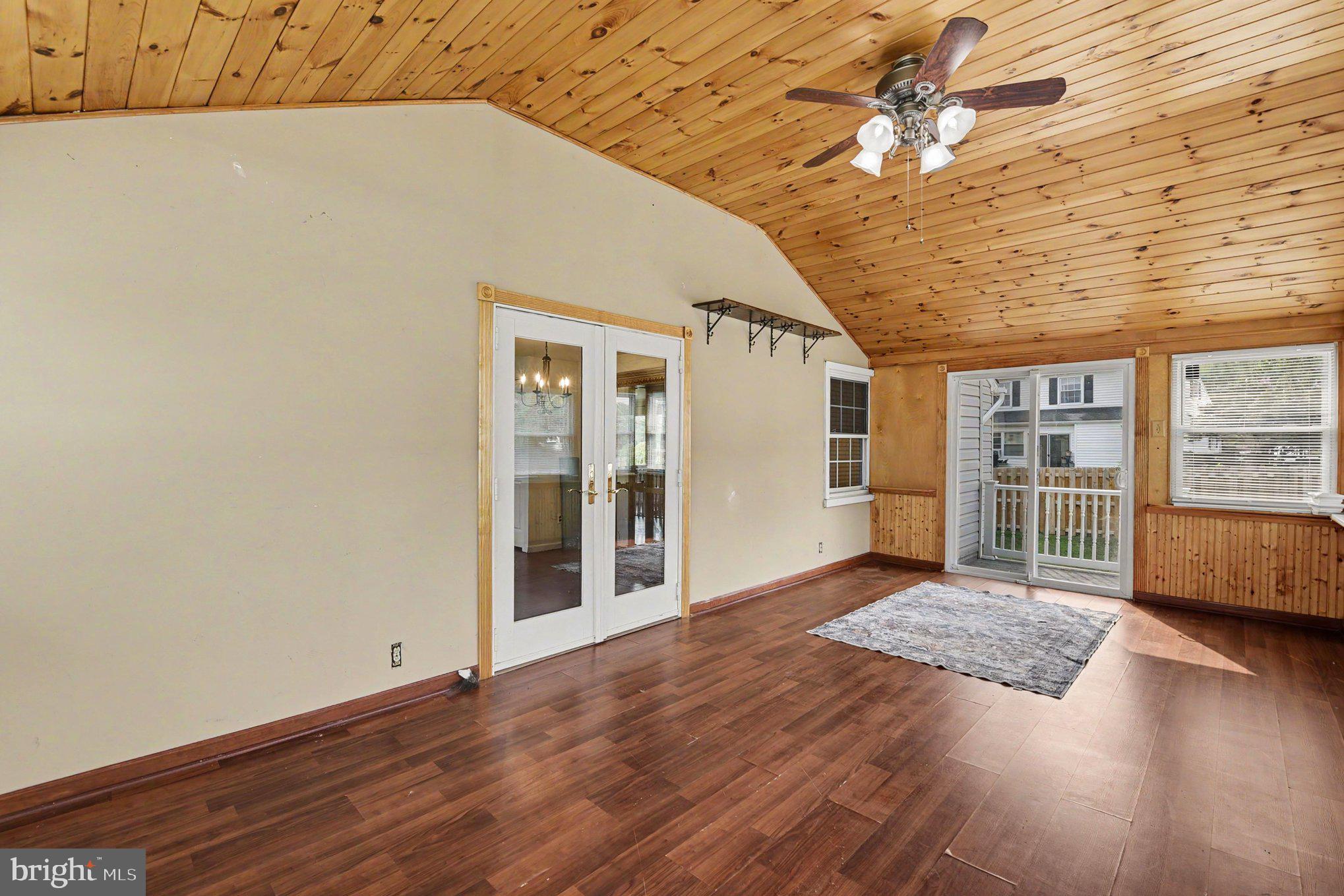 KINGS COURT - Residential