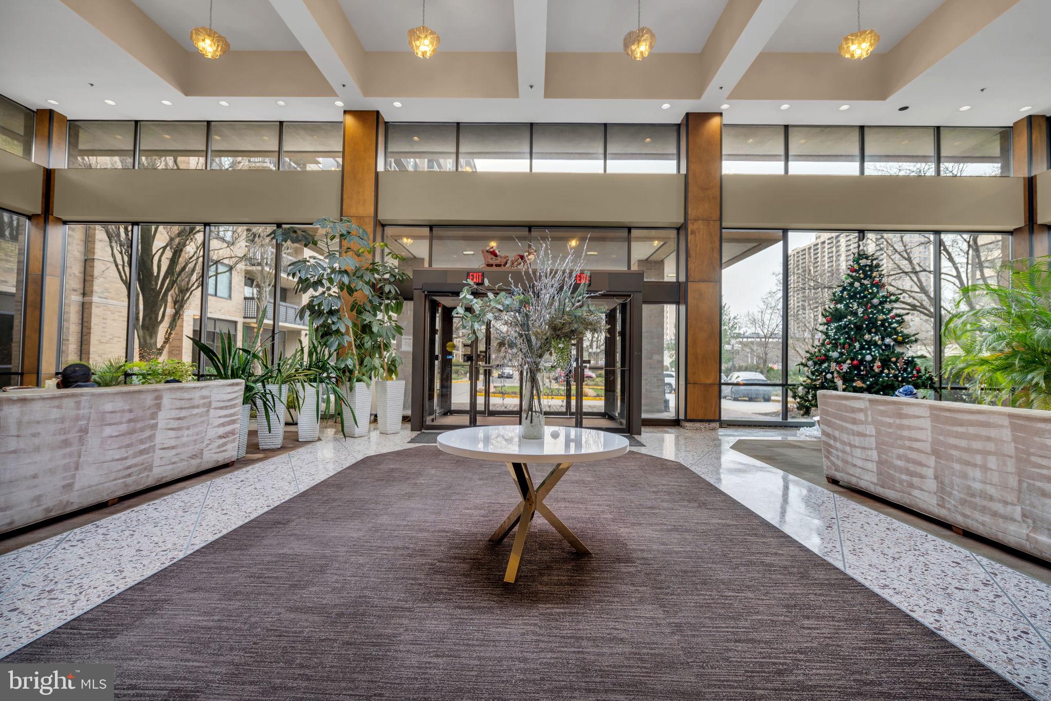 SKYLINE HOUSE - Residential