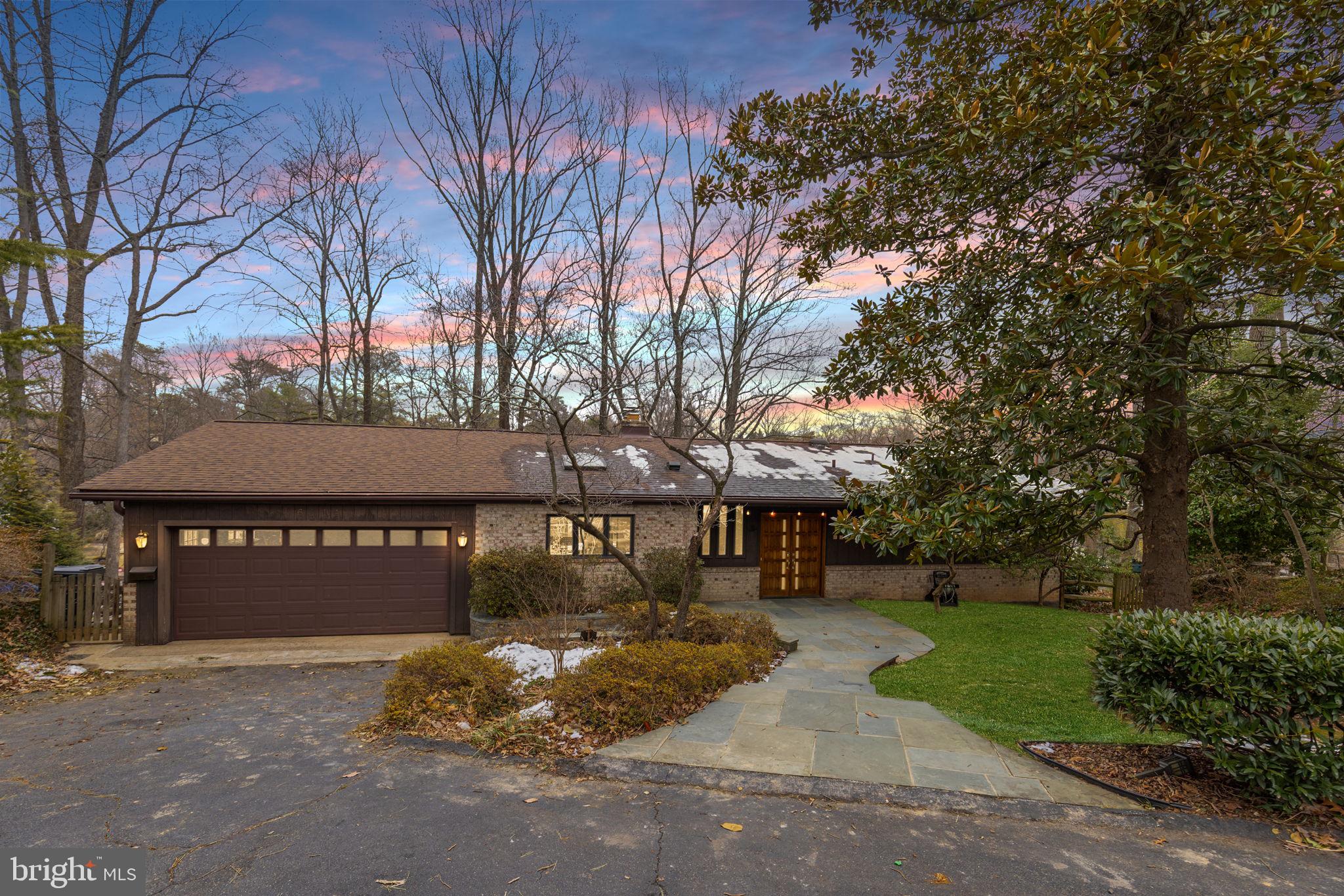 LAKE BARCROFT - Residential