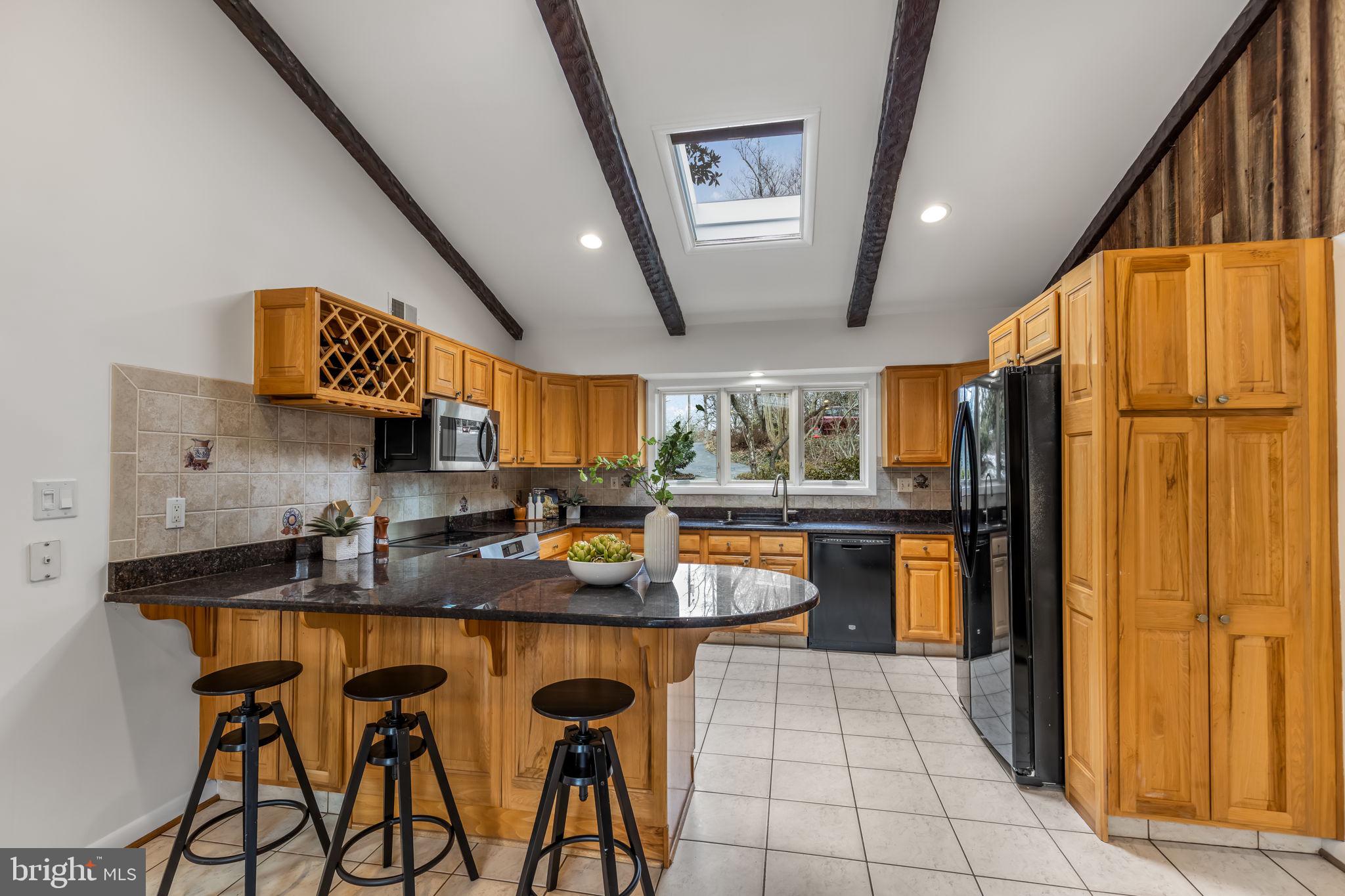 LAKE BARCROFT - Residential
