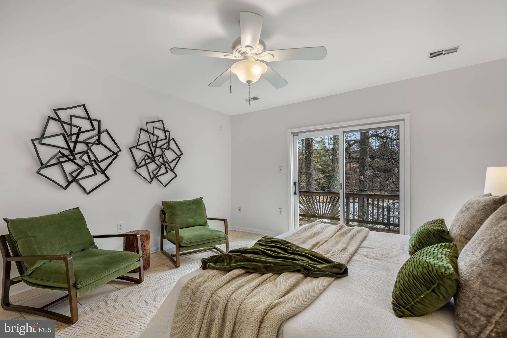 LAKE BARCROFT - Residential