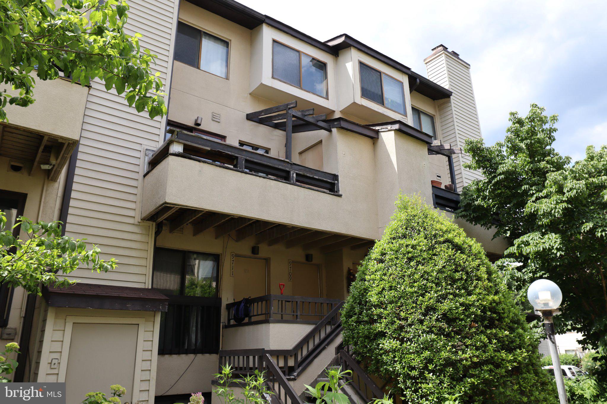 CHRISTOPHER COURT - Residential