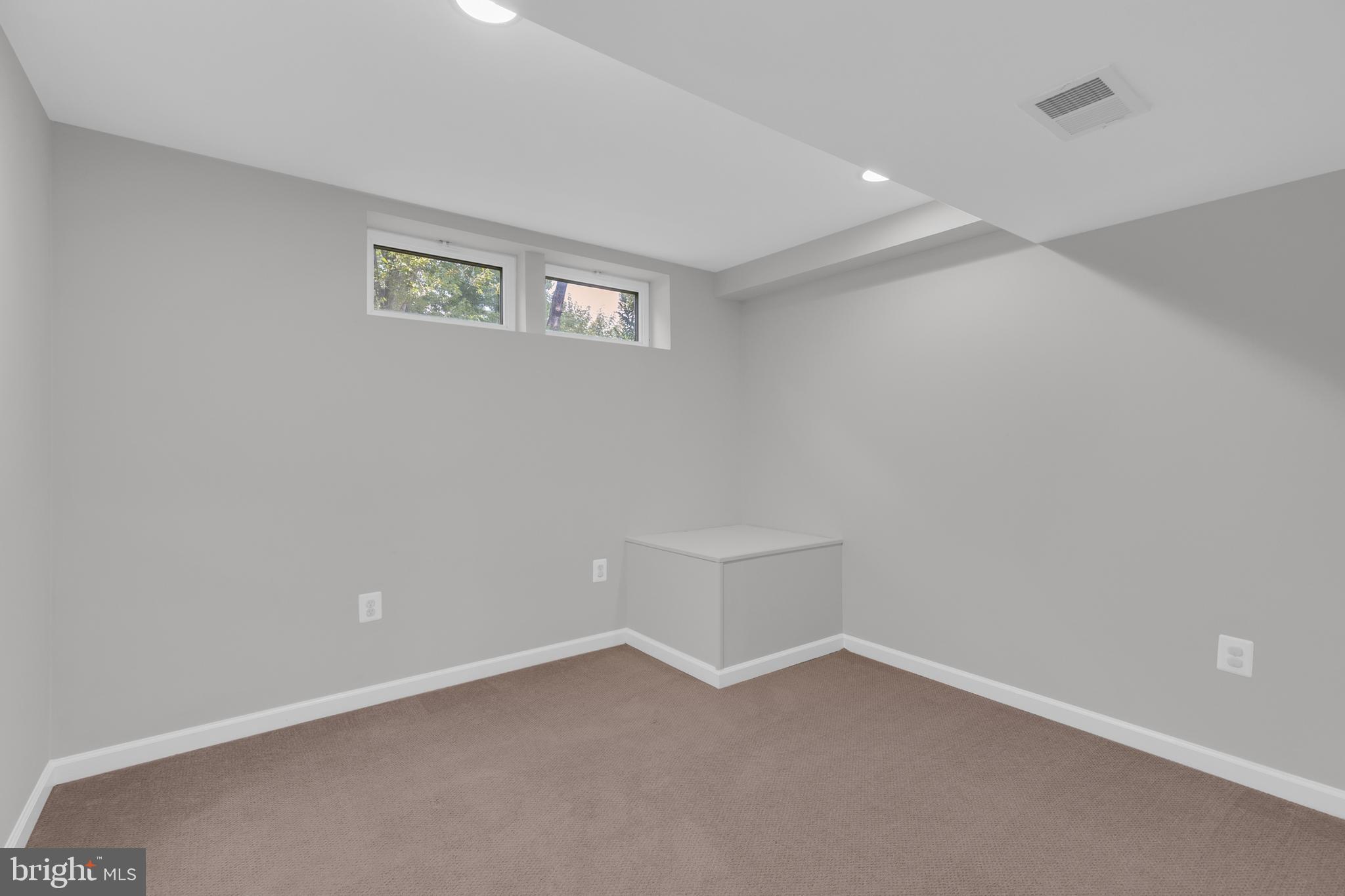 FOX MILL ESTATES - Residential