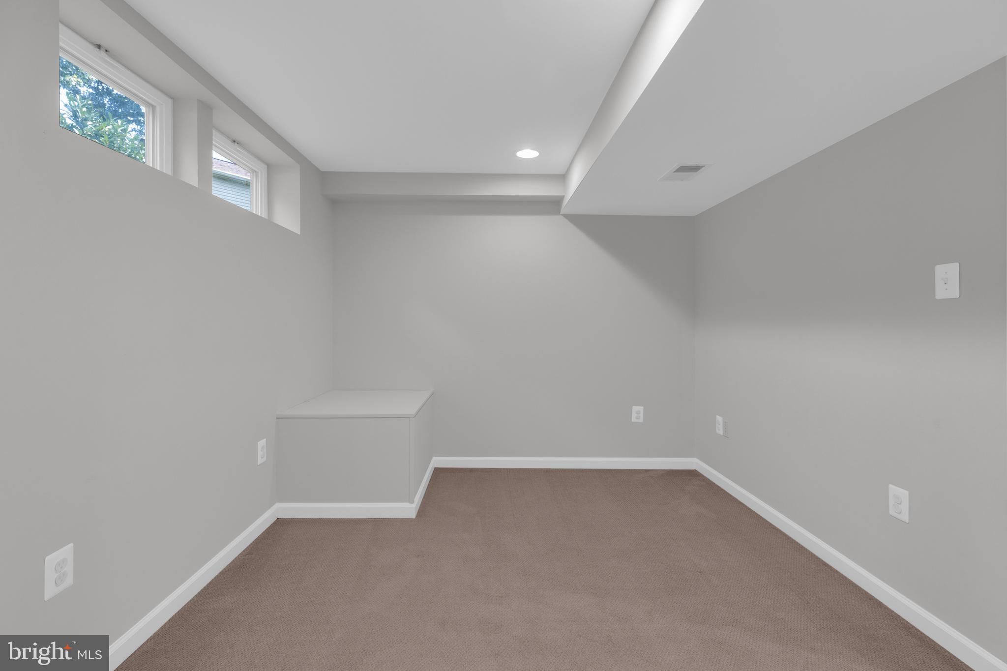 FOX MILL ESTATES - Residential
