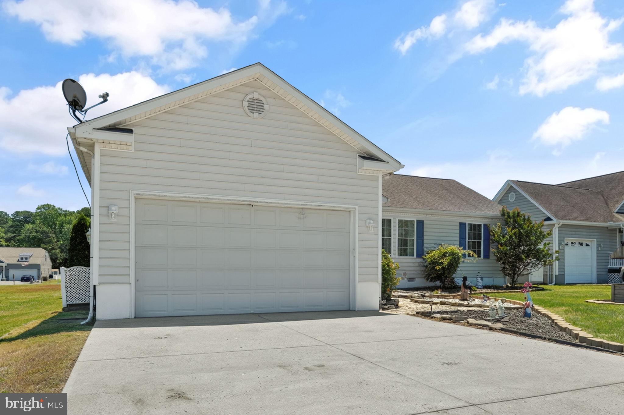 CAPTAIN'S COVE - Residential
