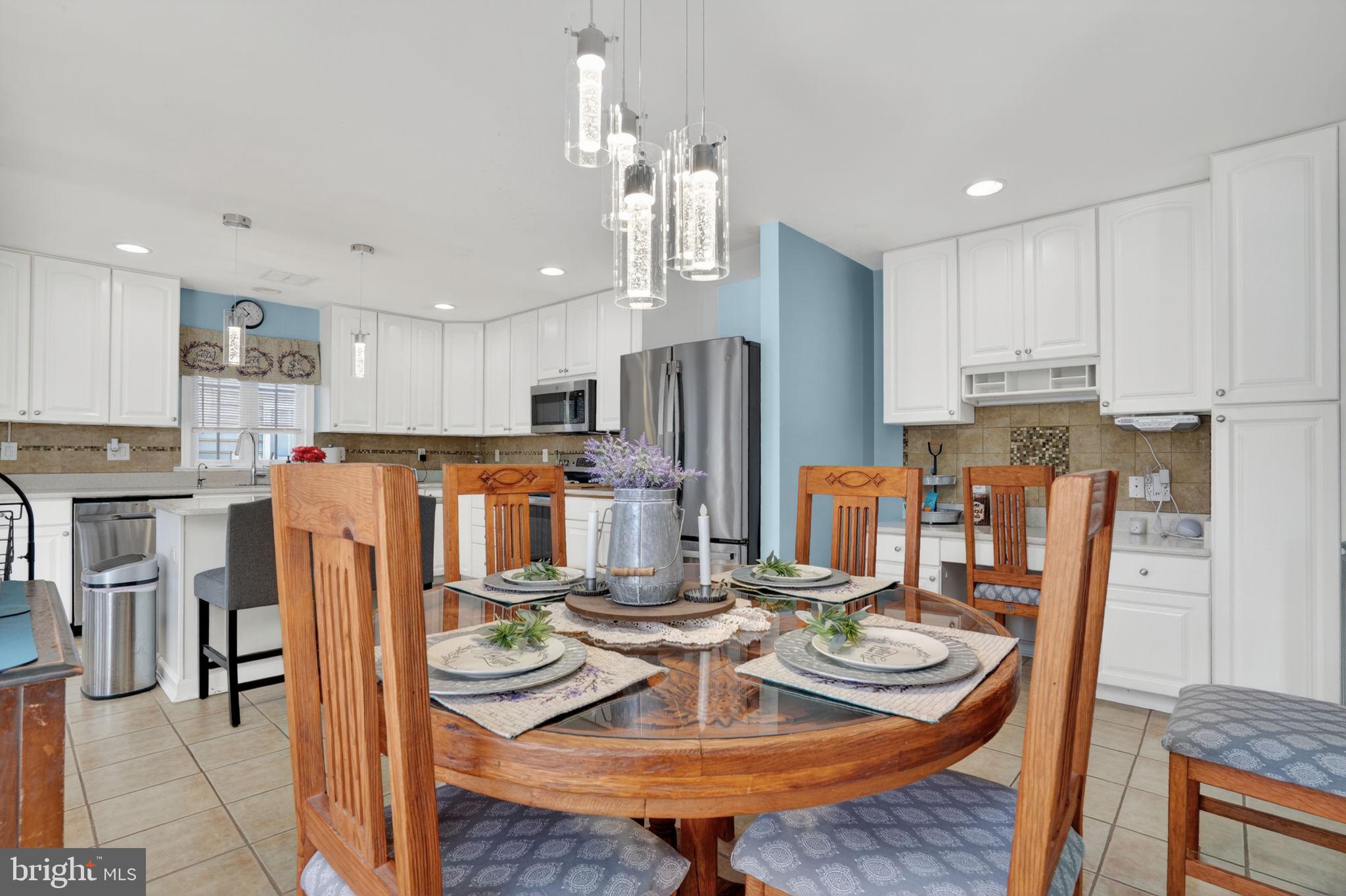 CAPTAIN'S COVE - Residential