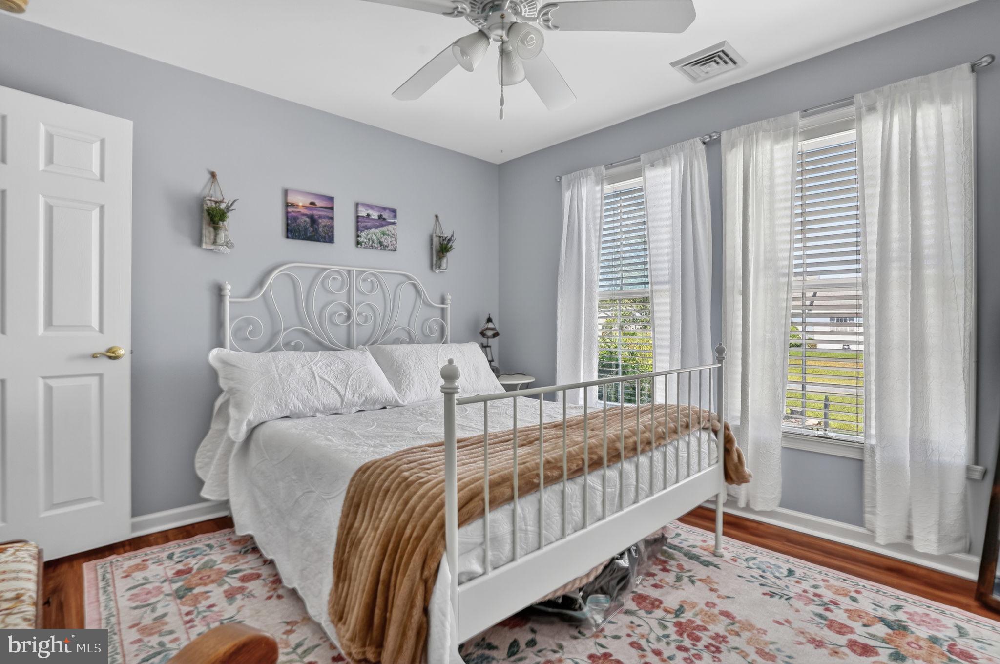 CAPTAIN'S COVE - Residential