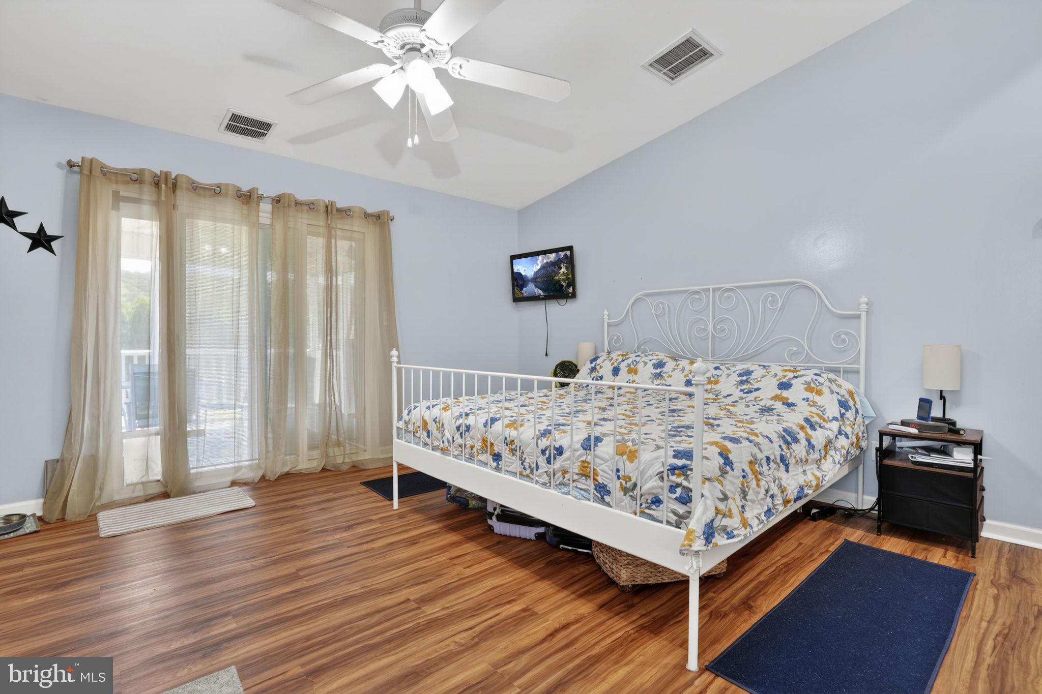 CAPTAIN'S COVE - Residential