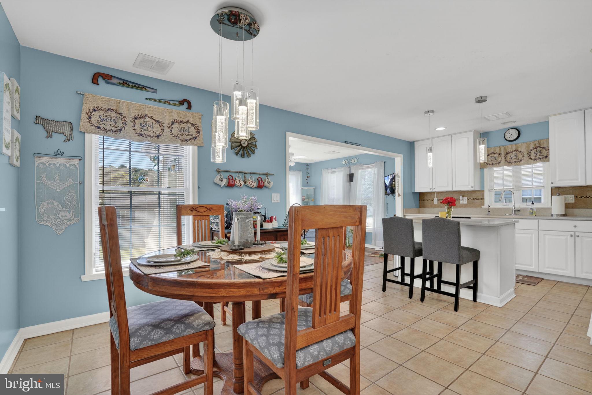CAPTAIN'S COVE - Residential