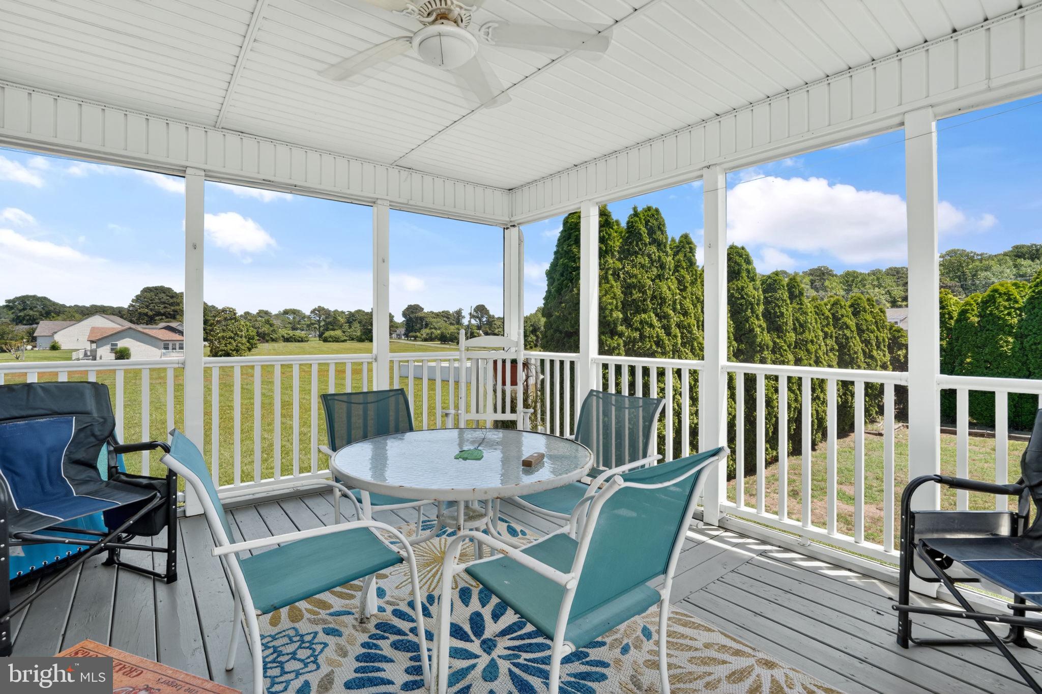 CAPTAIN'S COVE - Residential