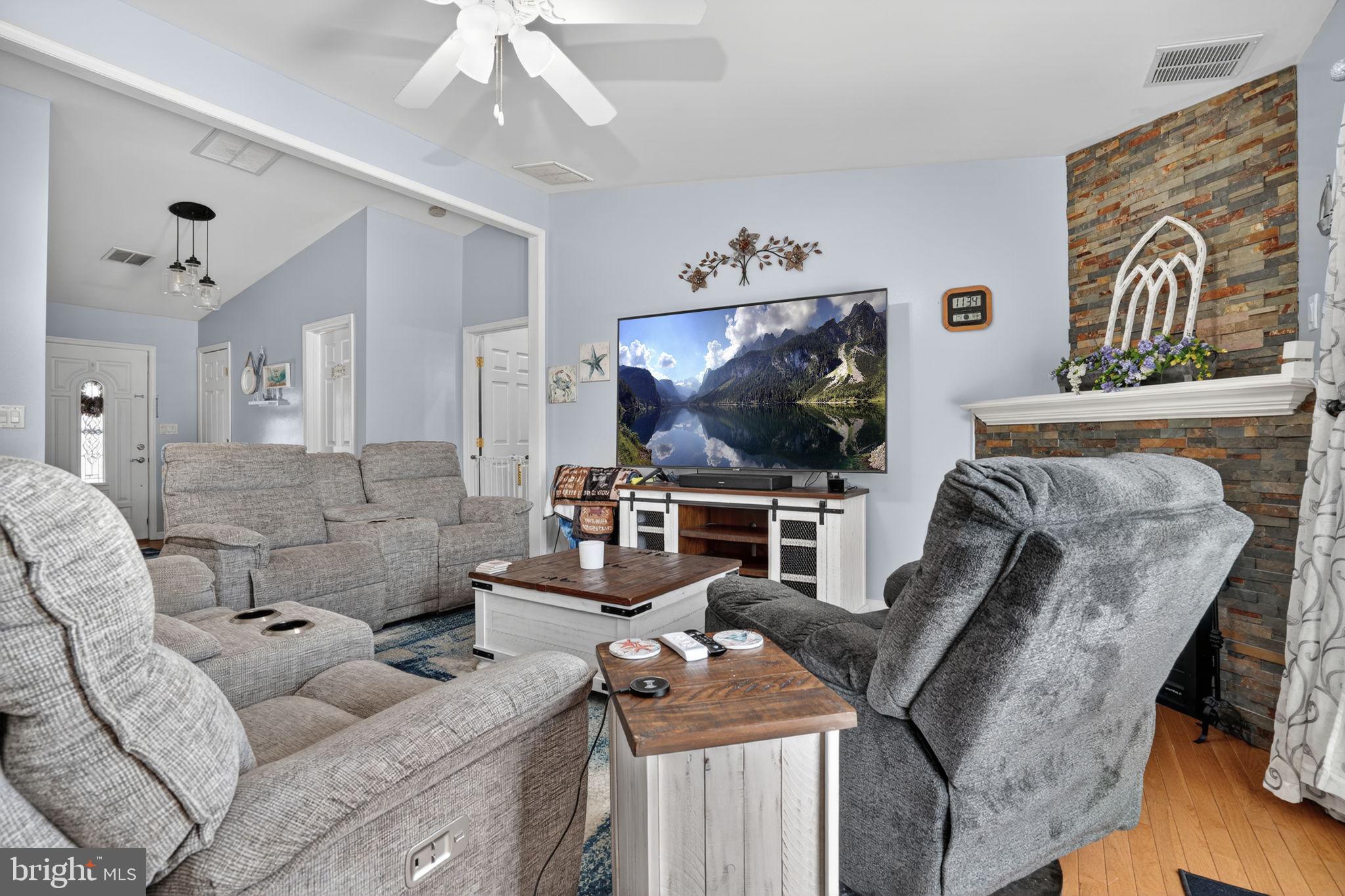CAPTAIN'S COVE - Residential