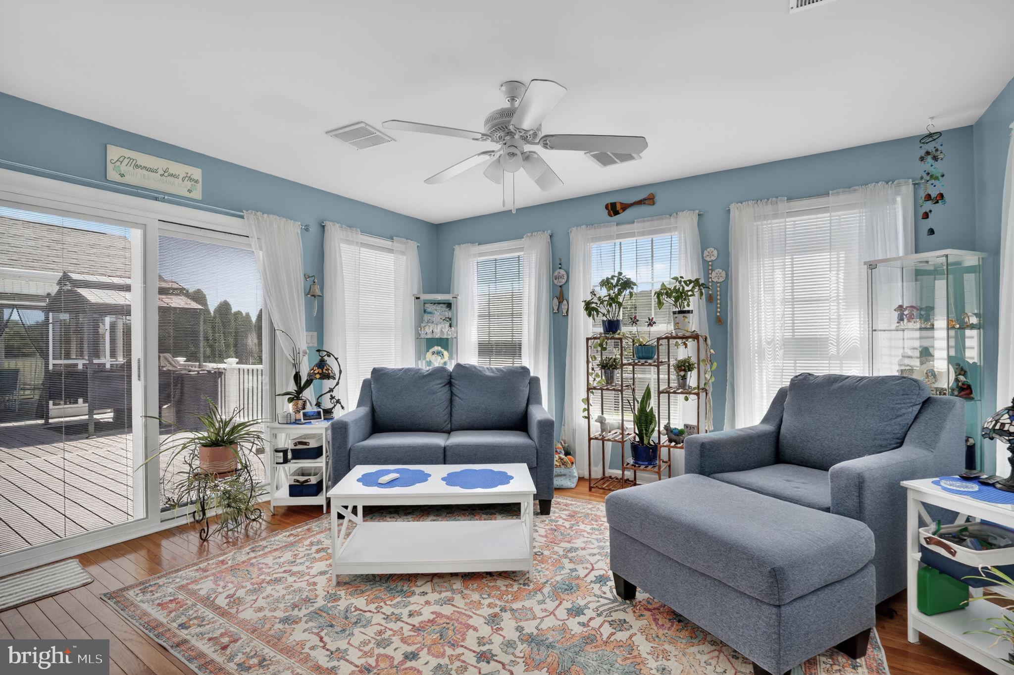 CAPTAIN'S COVE - Residential