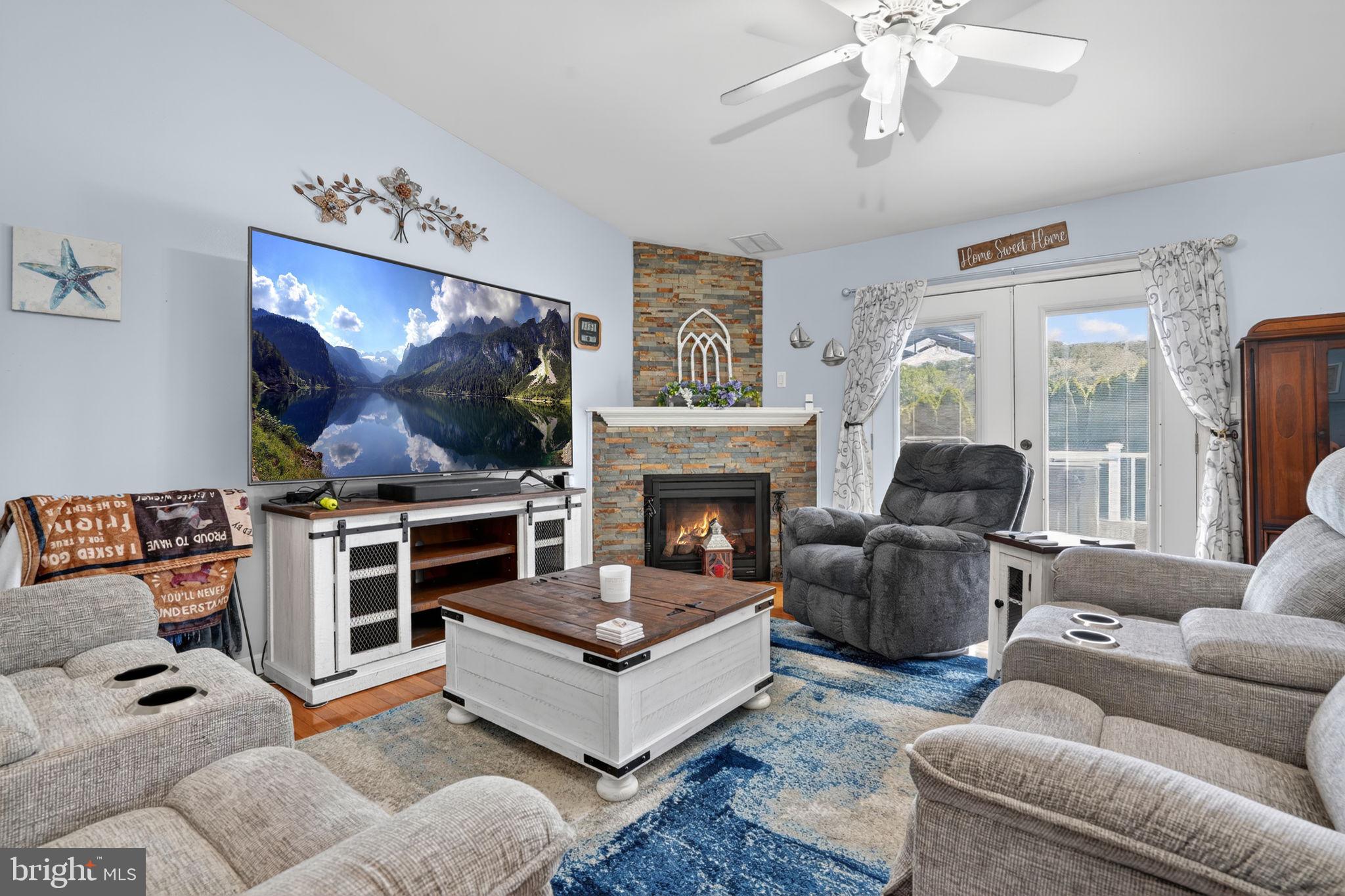 CAPTAIN'S COVE - Residential