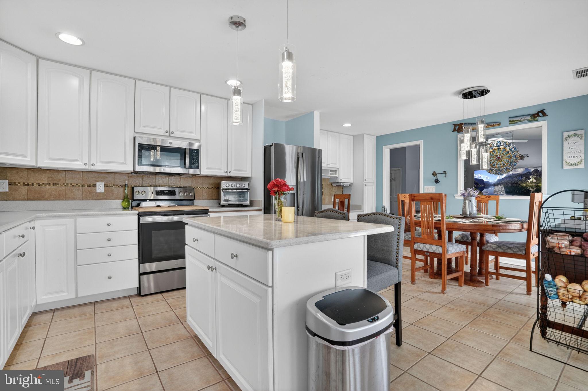 CAPTAIN'S COVE - Residential