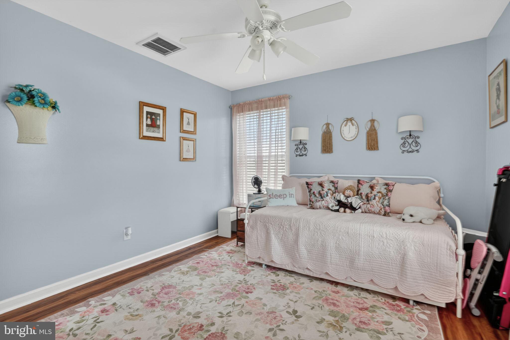 CAPTAIN'S COVE - Residential