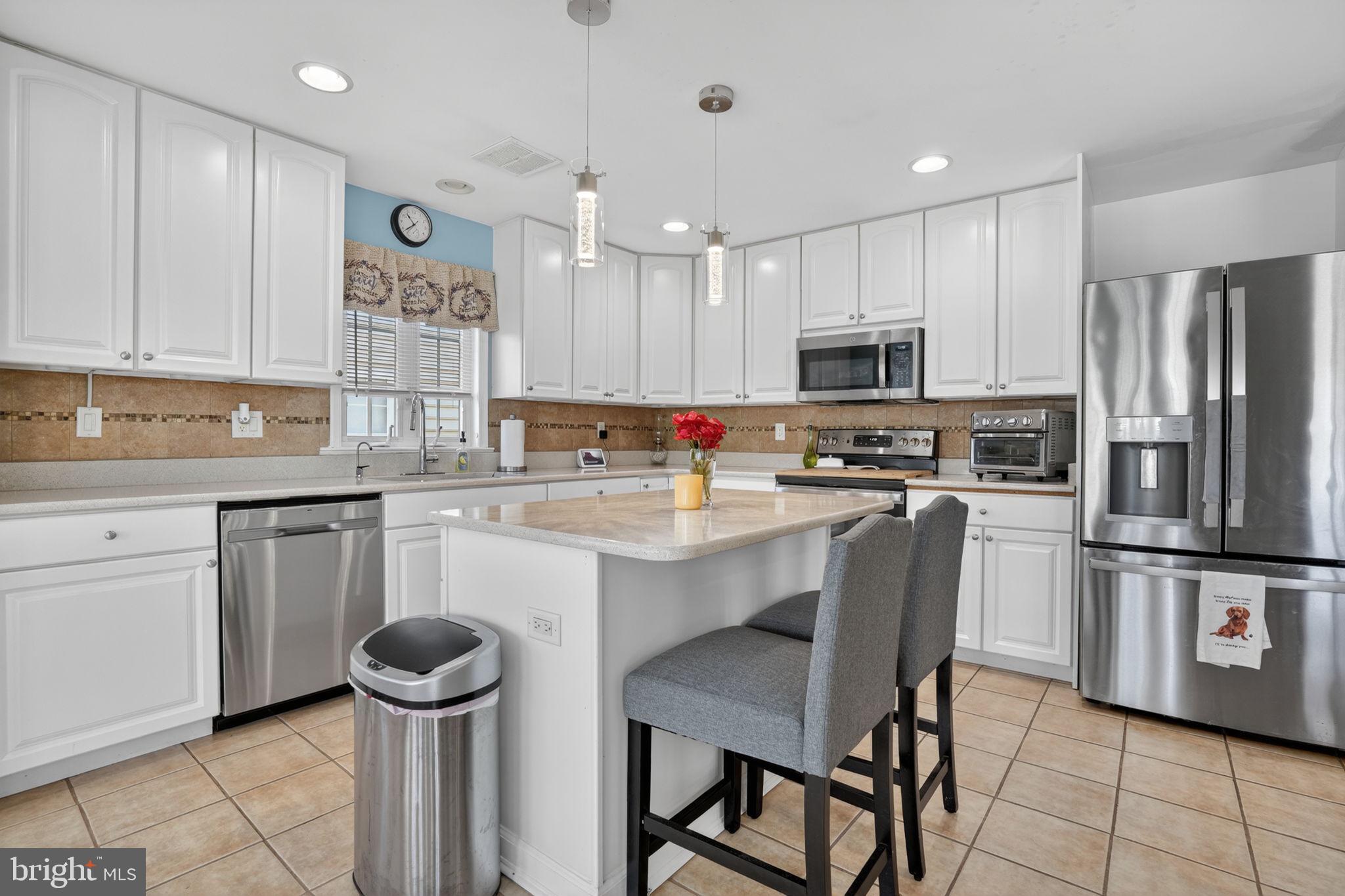 CAPTAIN'S COVE - Residential