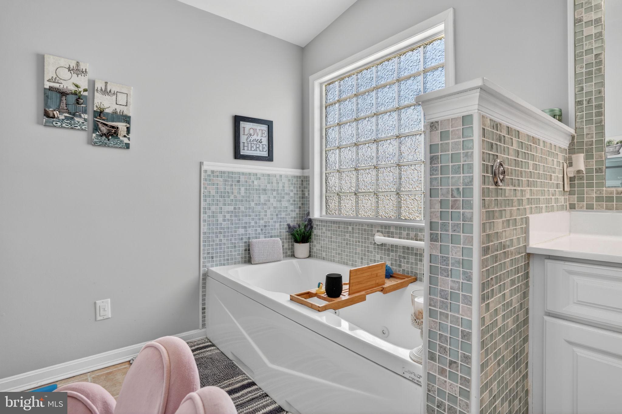 CAPTAIN'S COVE - Residential