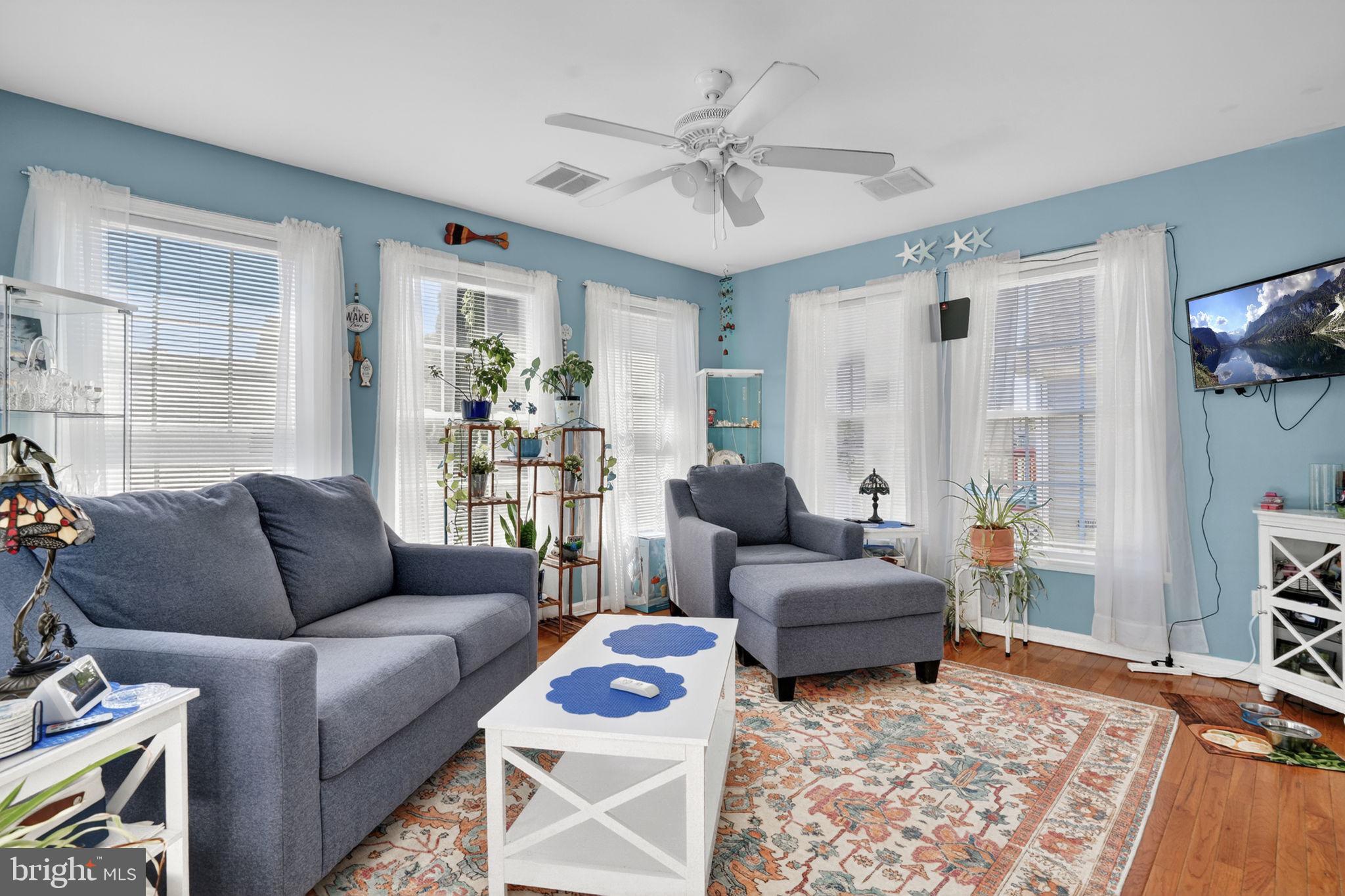 CAPTAIN'S COVE - Residential