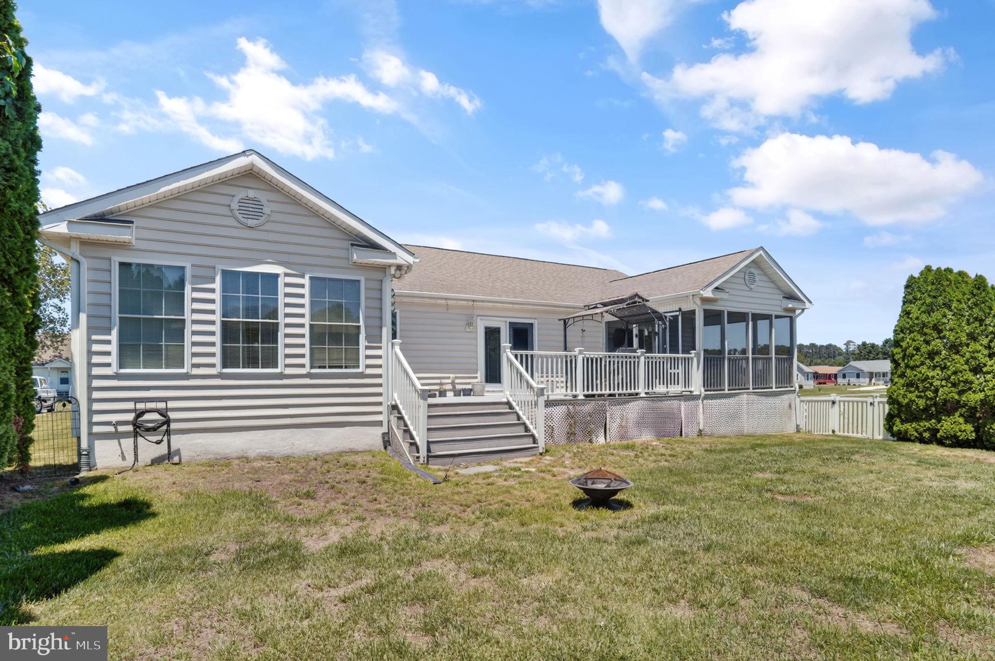 CAPTAIN'S COVE - Residential