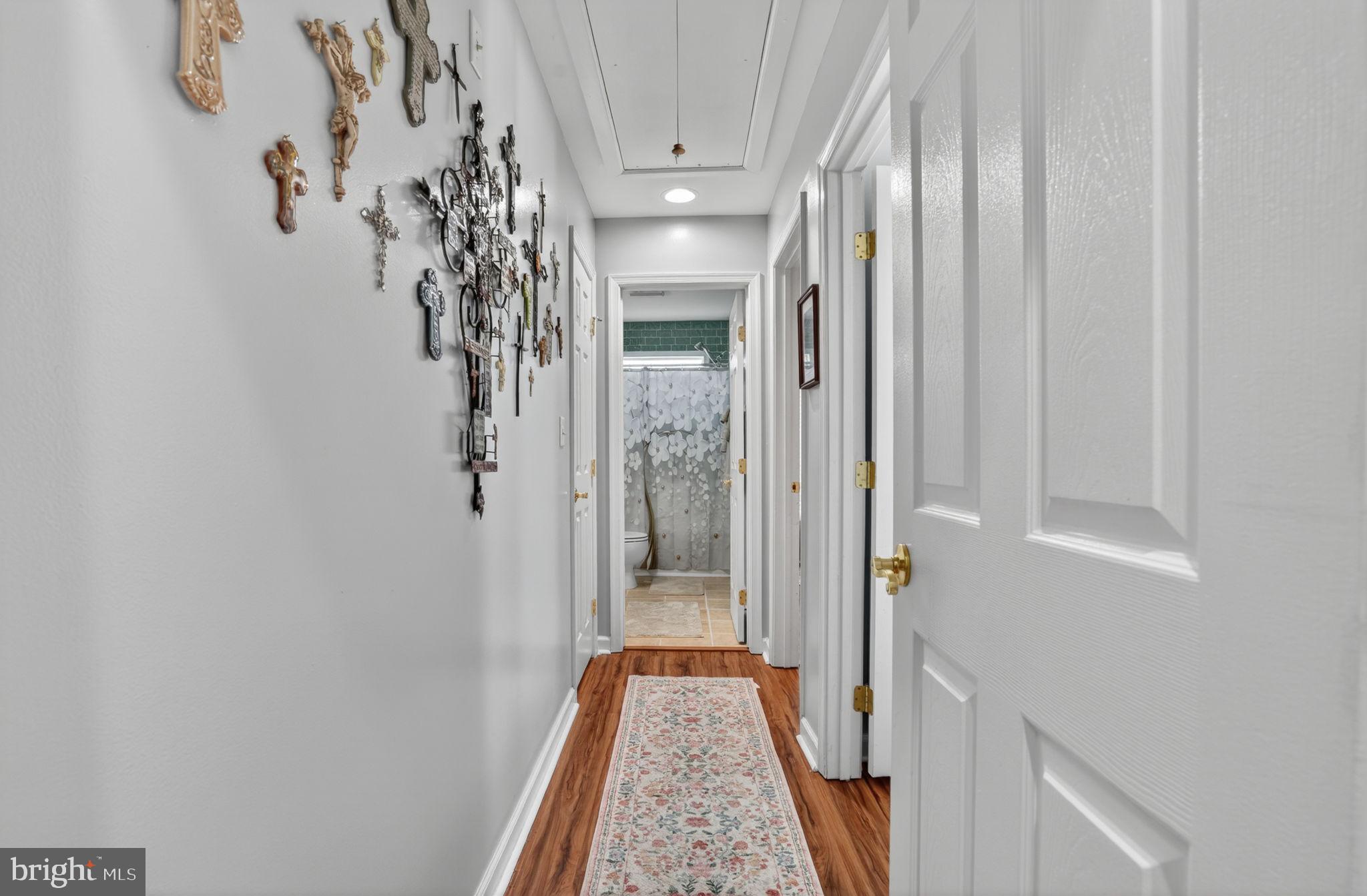 CAPTAIN'S COVE - Residential