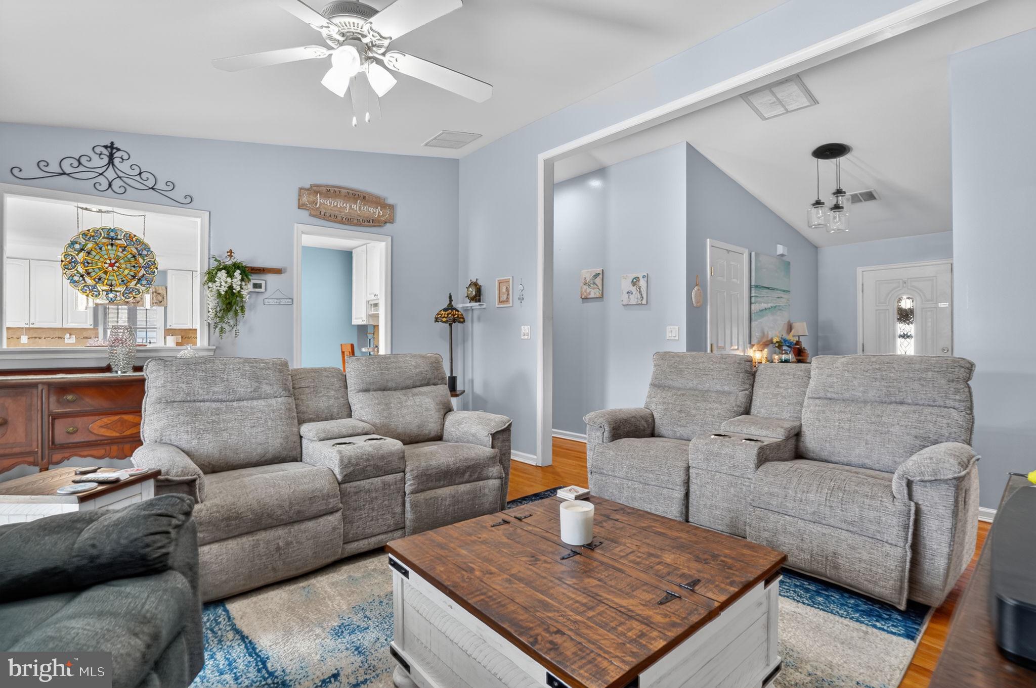 CAPTAIN'S COVE - Residential