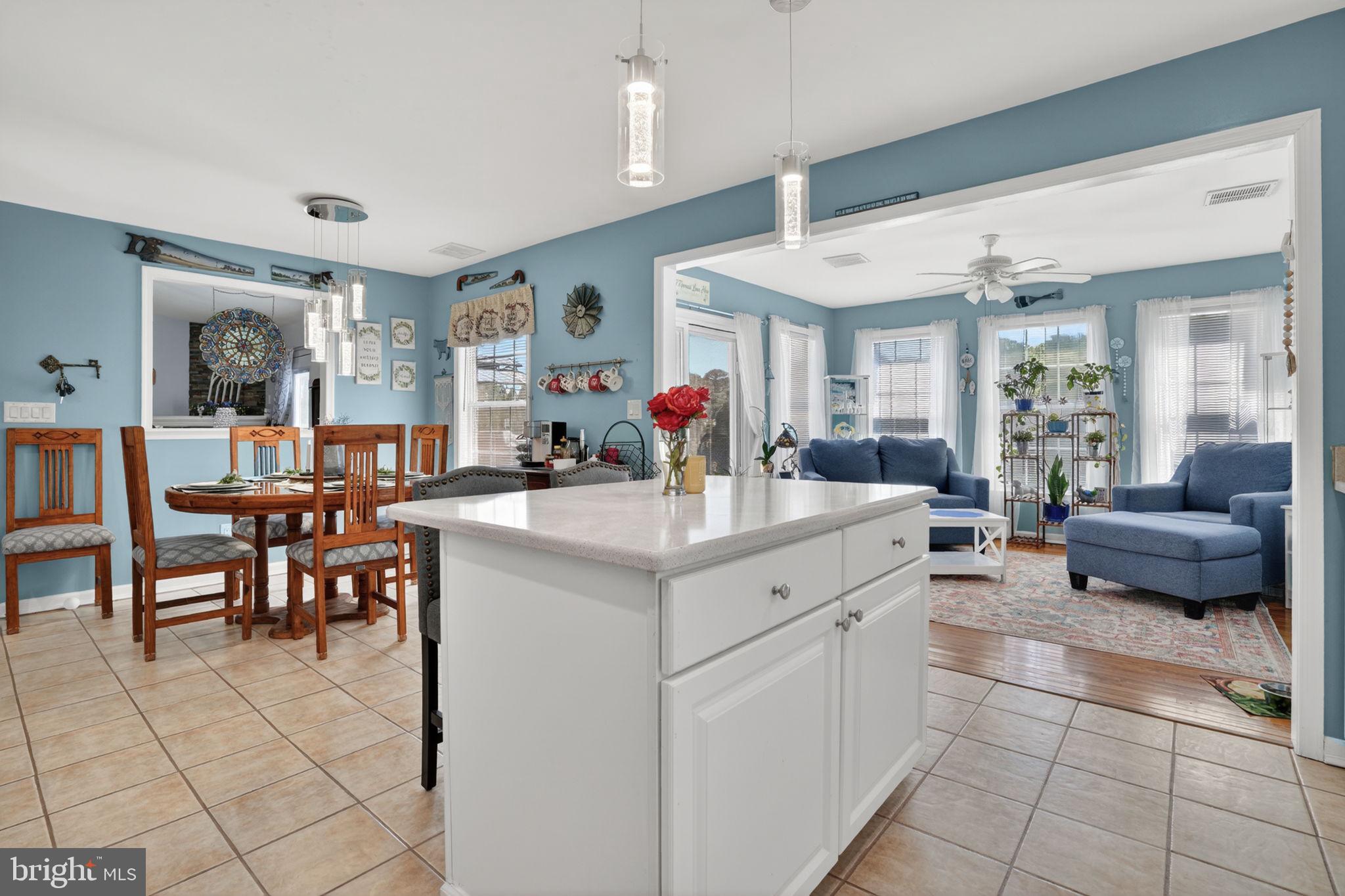 CAPTAIN'S COVE - Residential