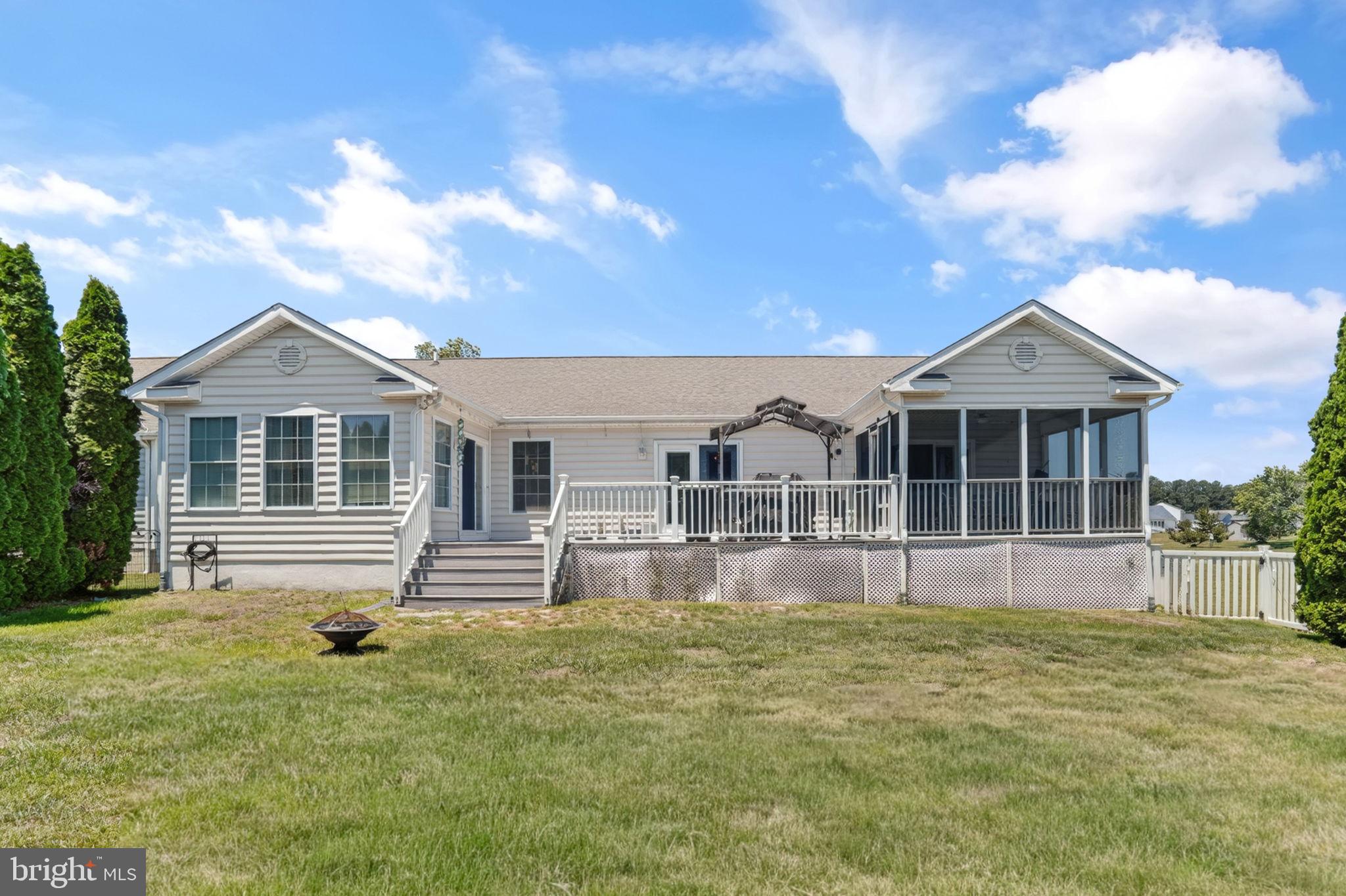CAPTAIN'S COVE - Residential