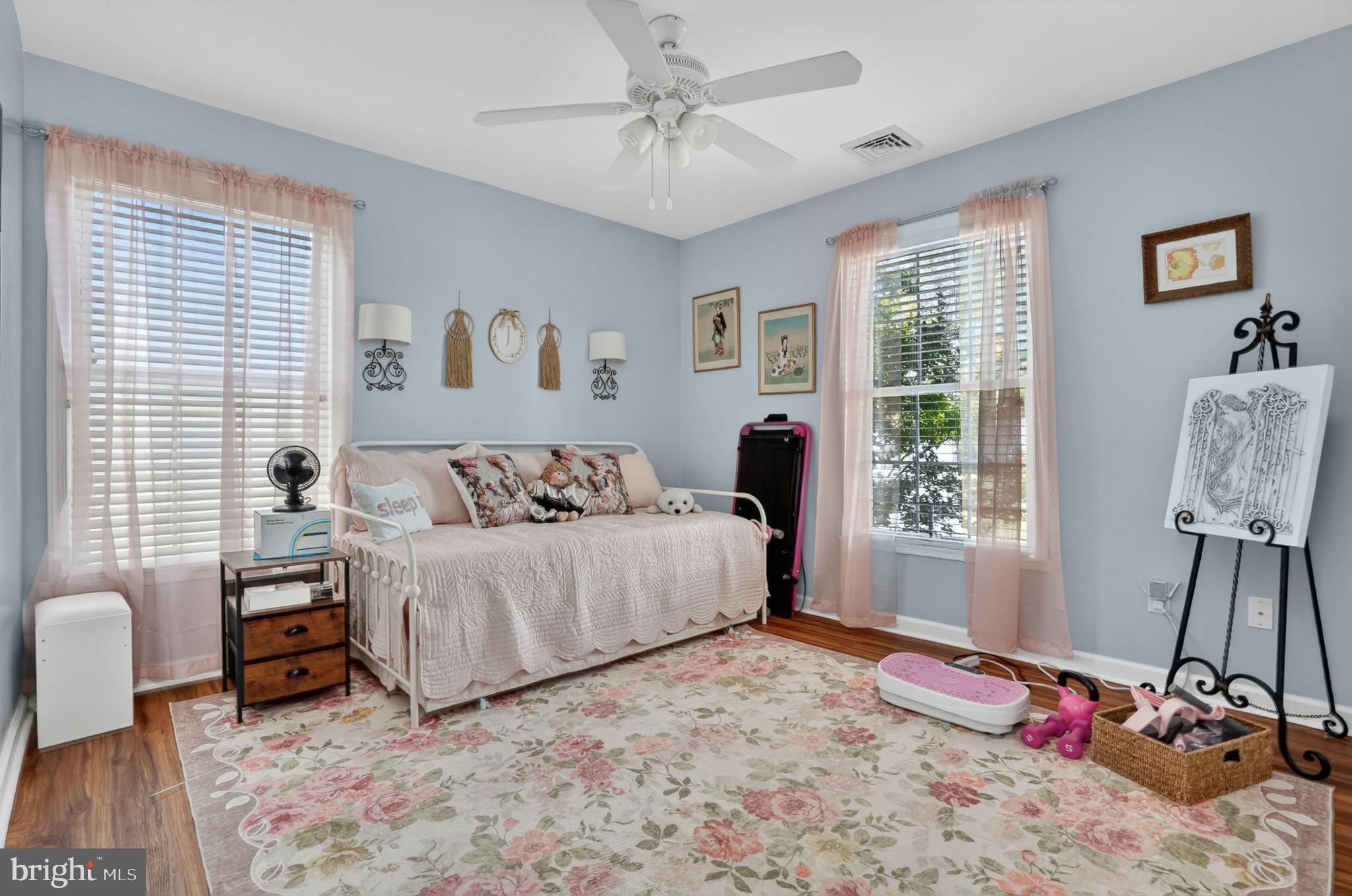 CAPTAIN'S COVE - Residential